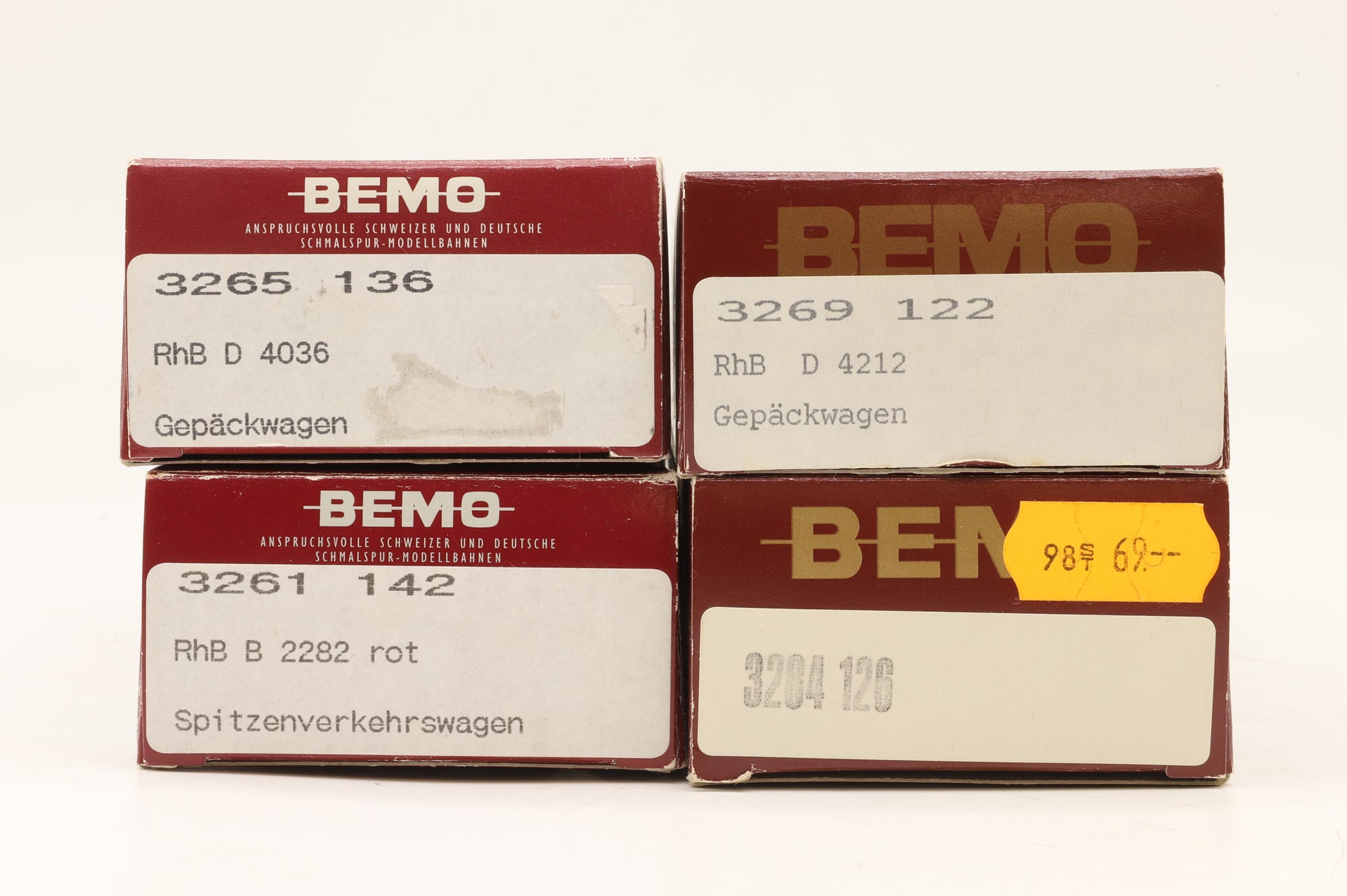 BEMO HOm Rake of 2x Rhb Red Coaches & 2x Vans