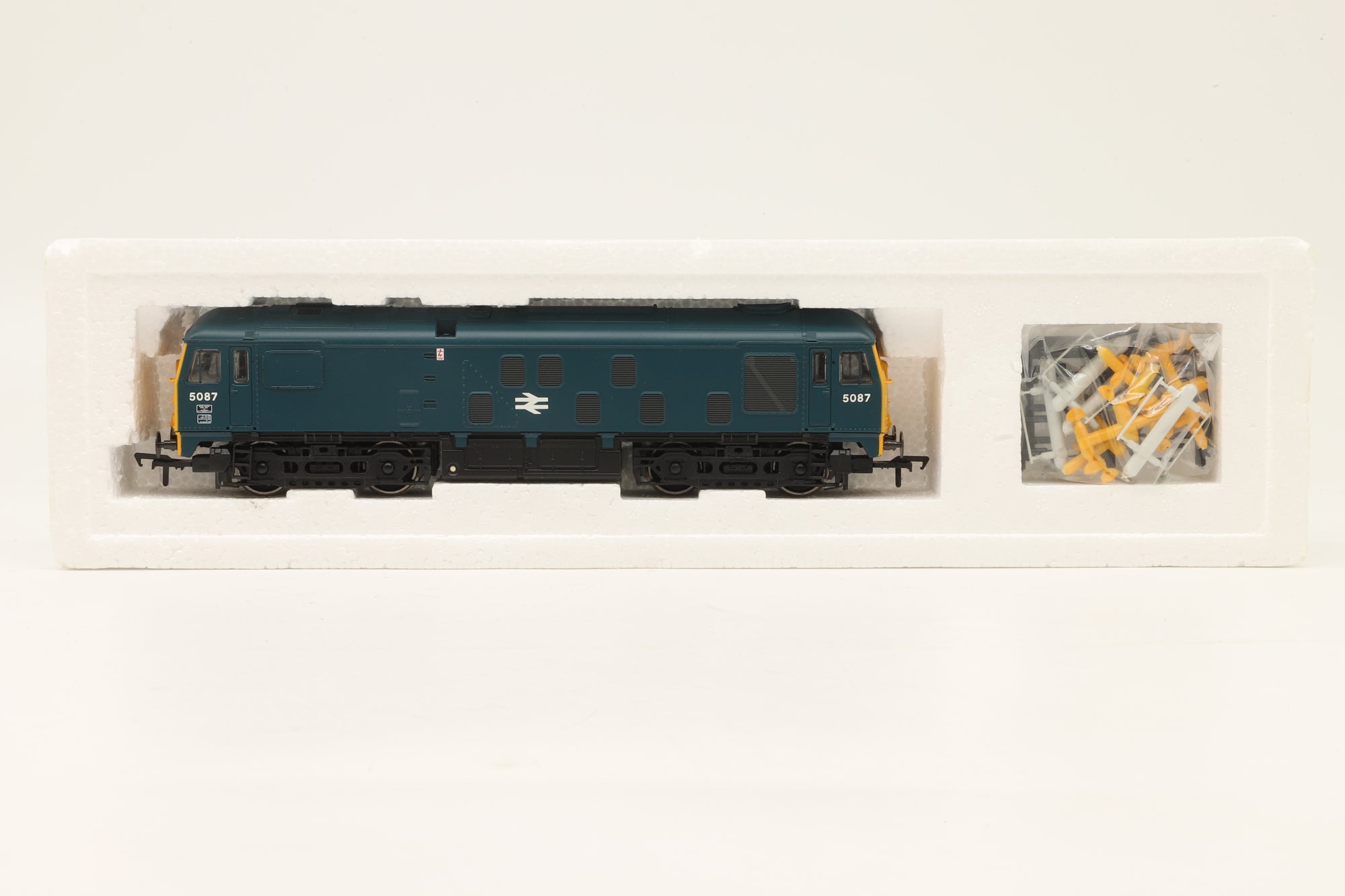 Bachmann OO 32-428 Class 24 Diesel '5087' BR Blue