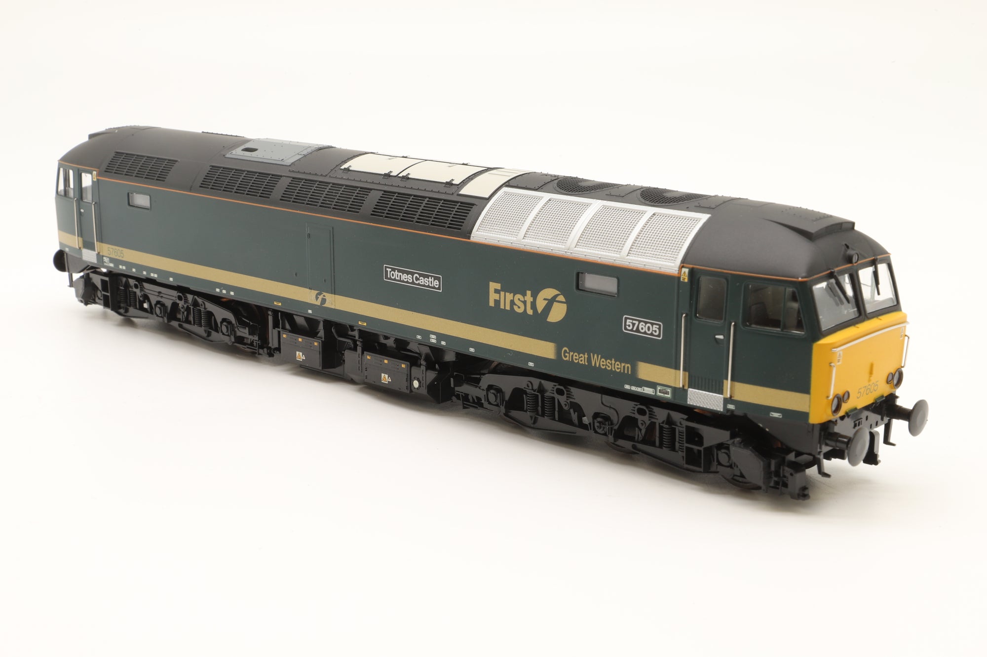 Heljan OO 5705 Class 57 57605 'Totnes Castle' in FGW Green - DCC Sound
