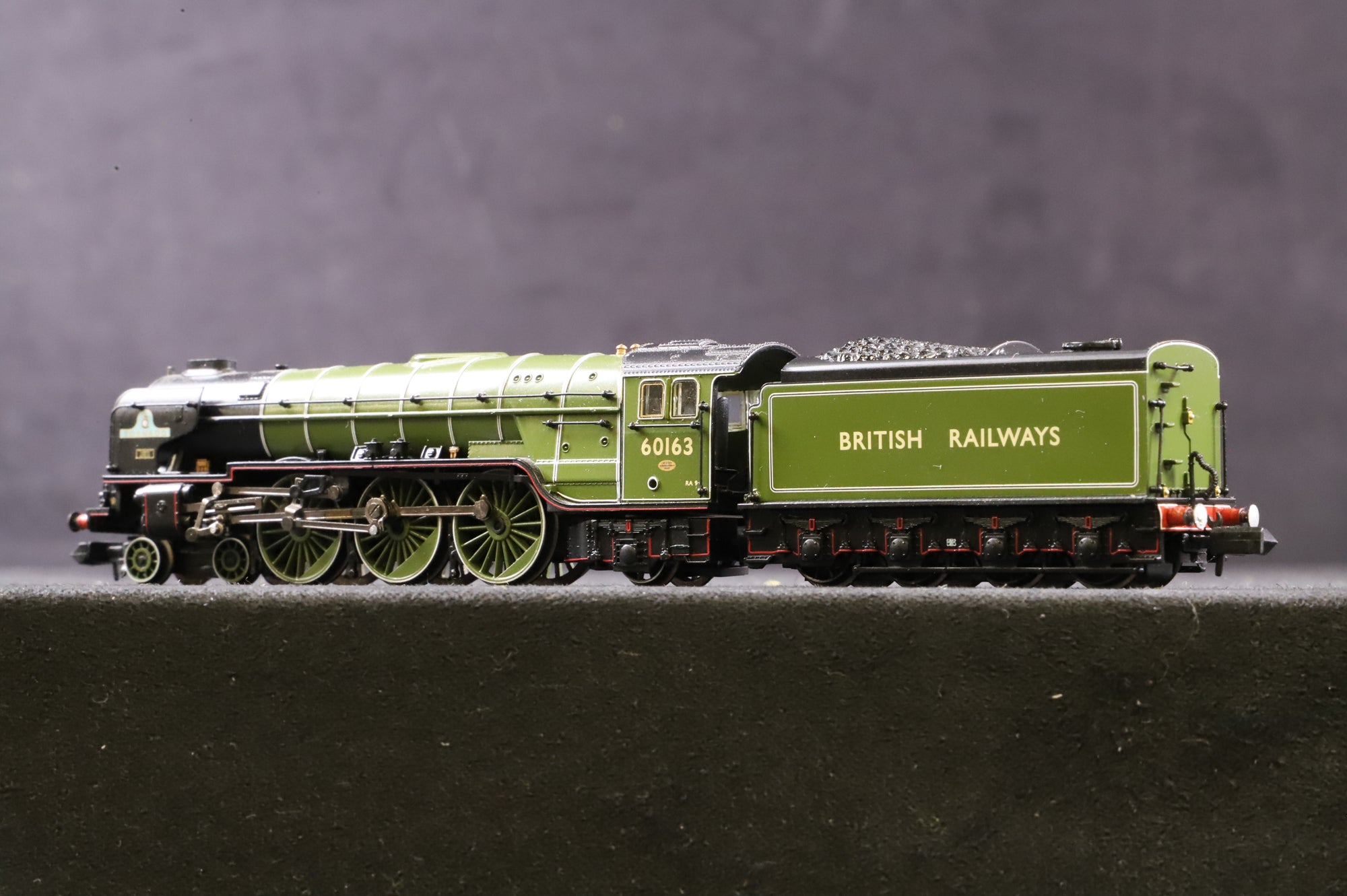 Graham Farish N 372-800 Class A1 '60163' 'Tornado' BR Doncaster Green
