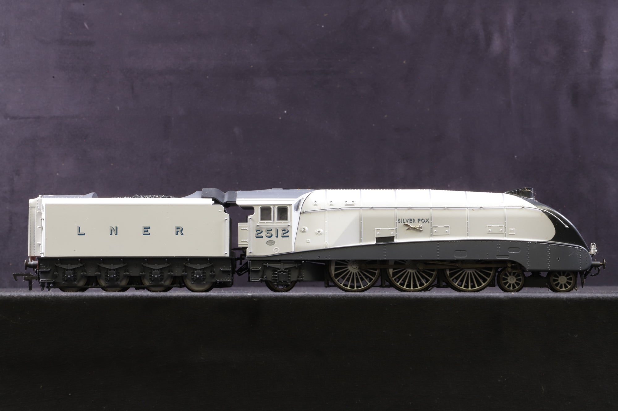 Dapol Black Label OO BL-001-005 Class A4 '2512' 'Silver Fox' LNER Silver DCC Sound & Smoke