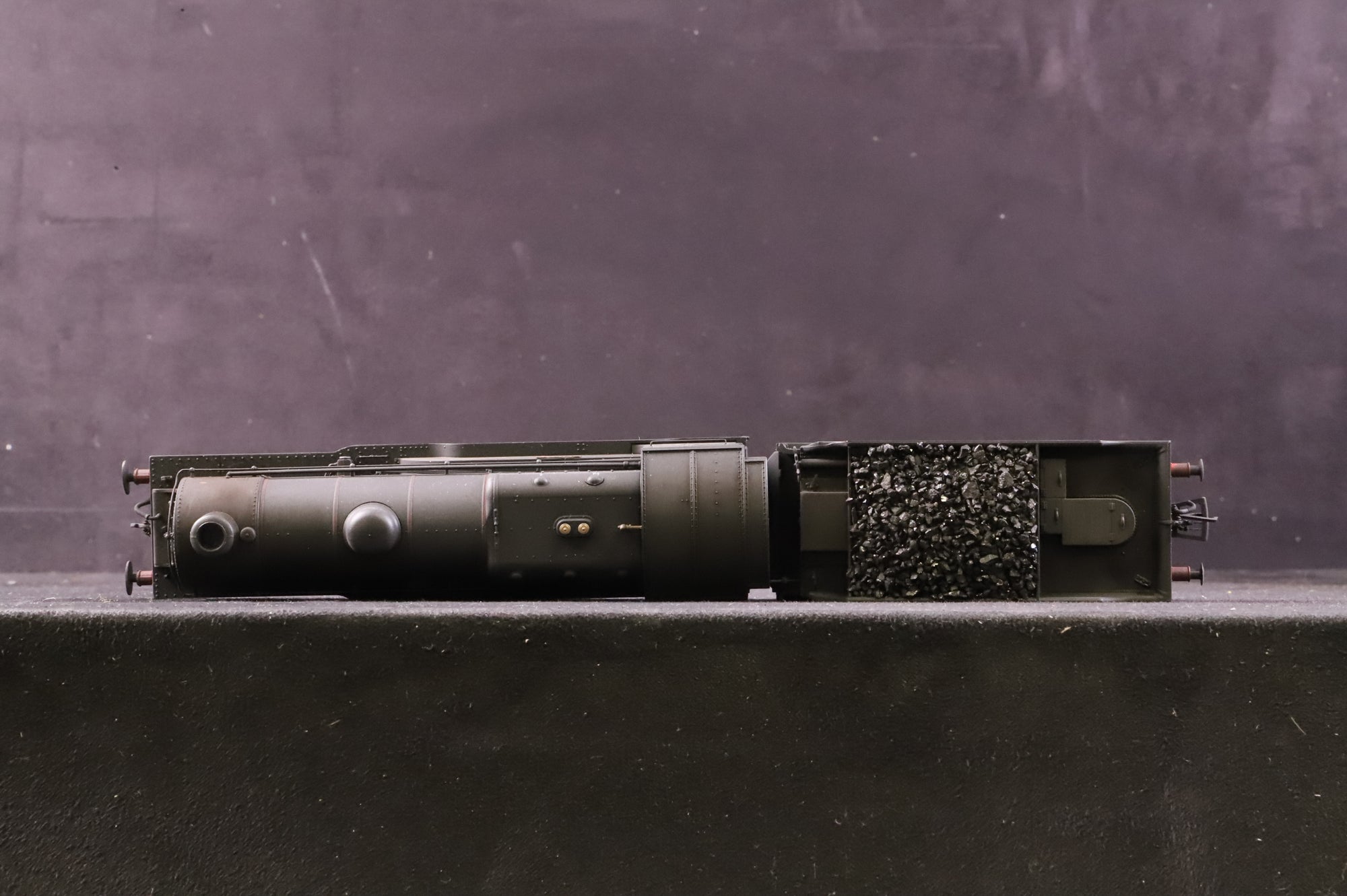 Bachmann OO 31-146A GCR Class 11F 62668 'Jutland' in Lined BR Black w/Early Crests - Weathered