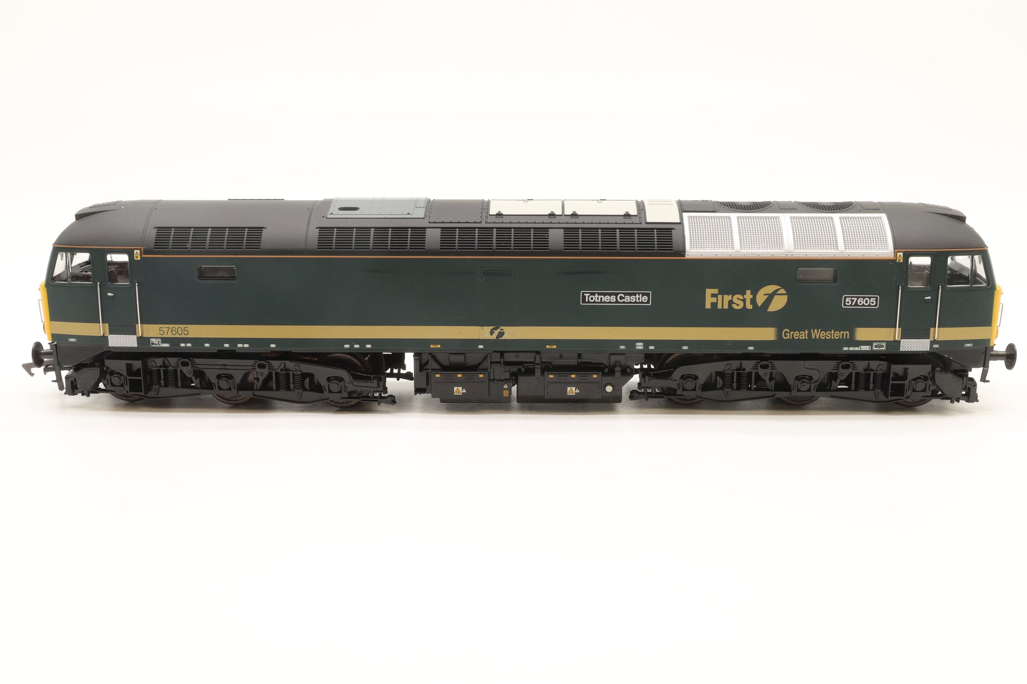 Heljan OO 5705 Class 57 57605 'Totnes Castle' in FGW Green - DCC Sound