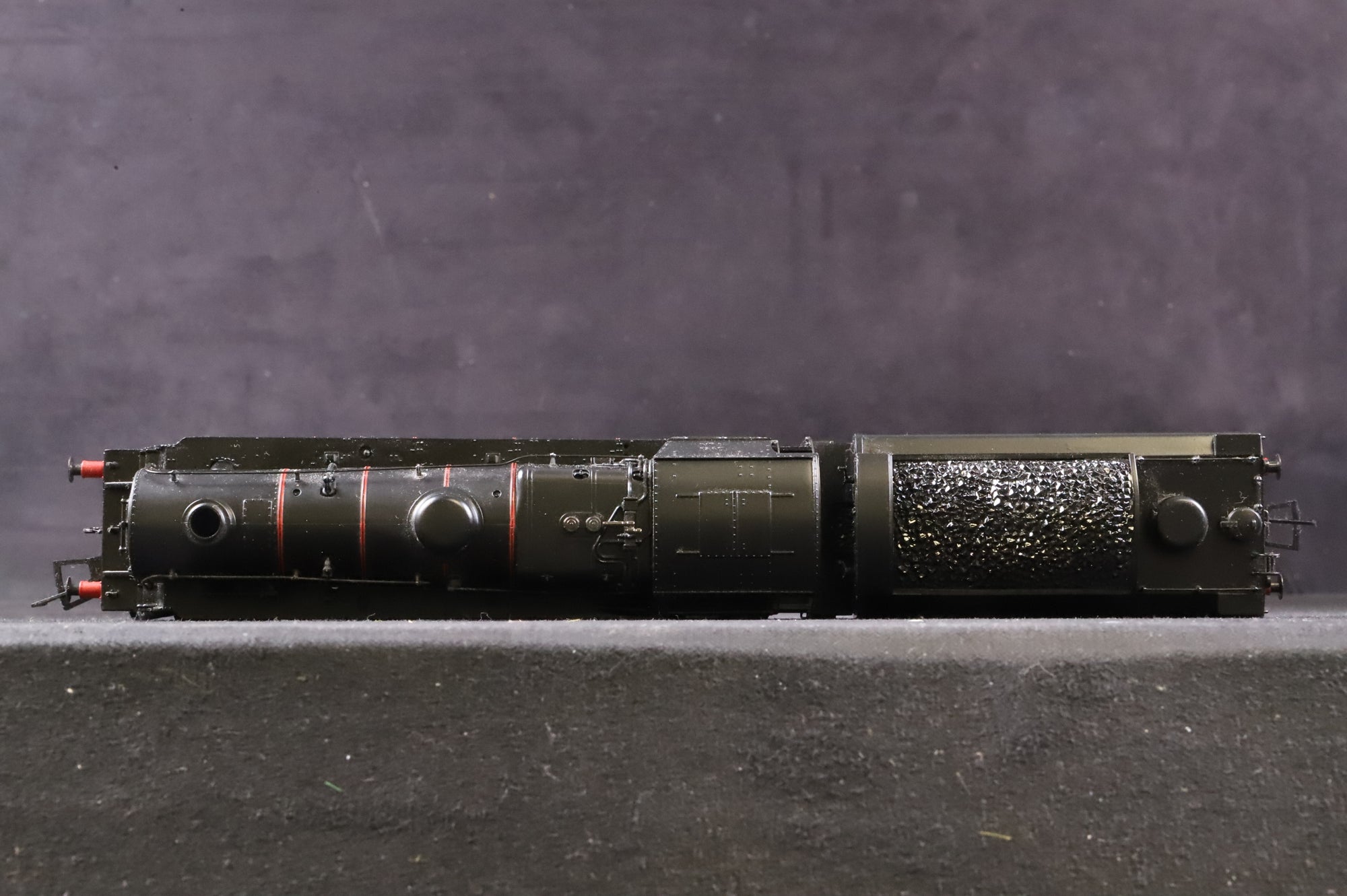 Bachmann OO 32-953DC Standard 4MT 76020 in Lined BR Black w/ BR2B Tender & Early Crests