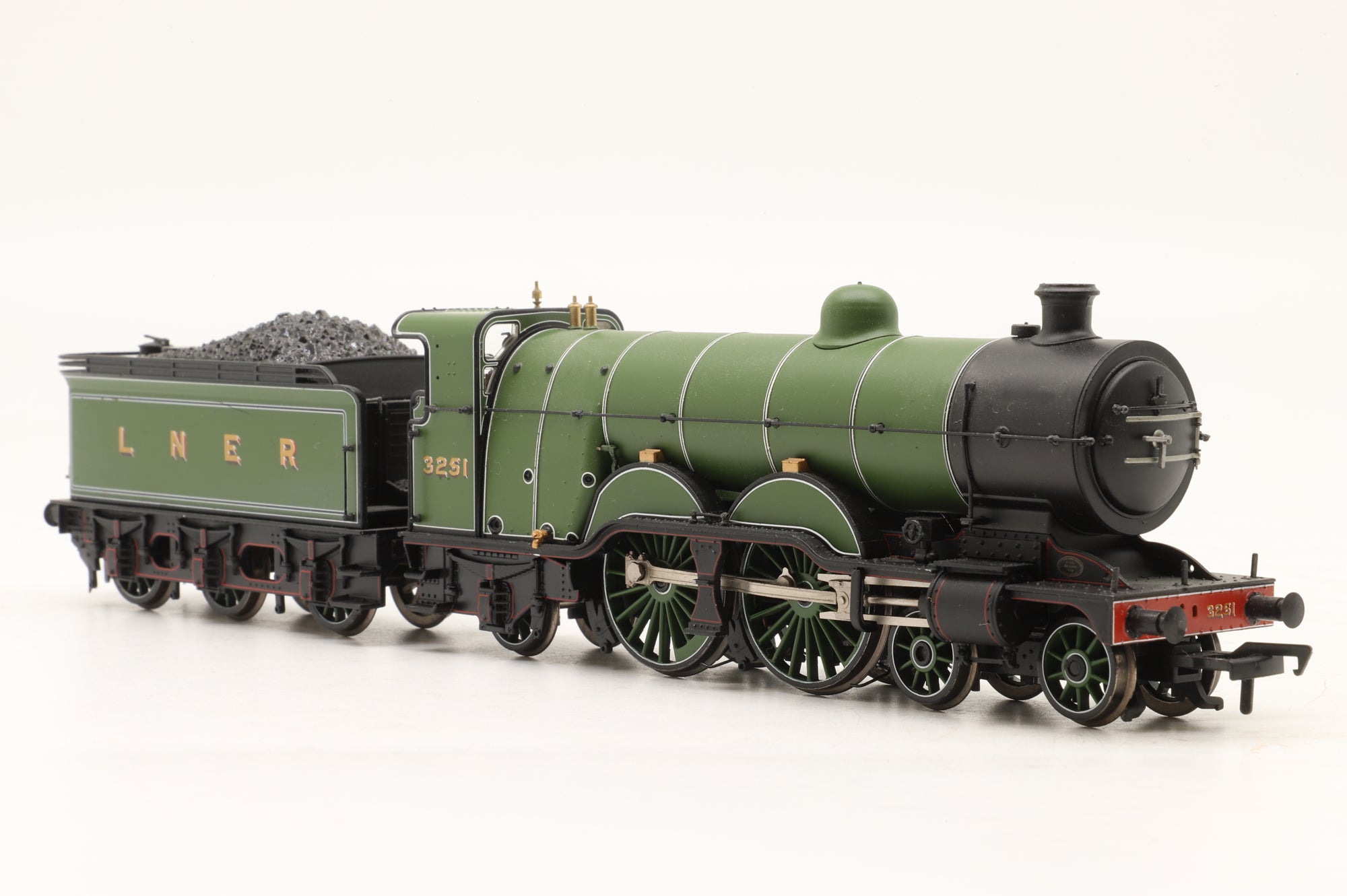 Bachmann OO 31-765NRM GNR Atlantic Class C1 3251 LNER Green, NRM Exclusive