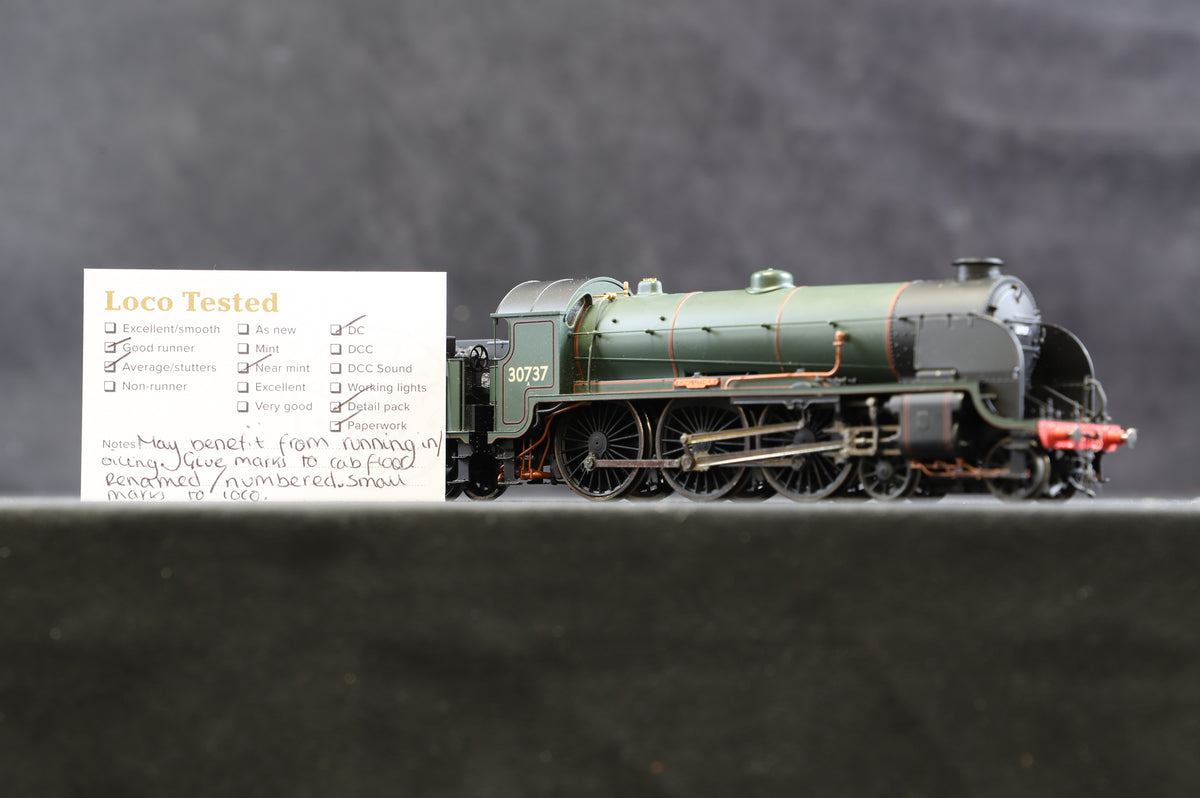 Hornby OO Class N15 4-6-0 &#39;30737&#39; &#39;King Uther&#39; BR Green E/Emblem