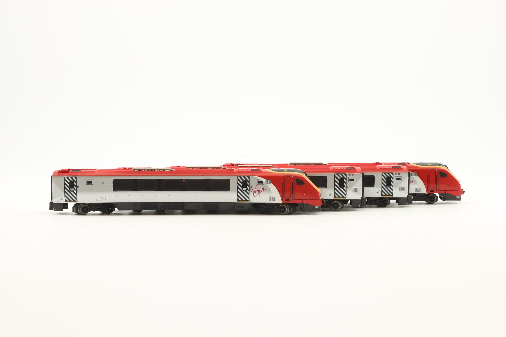 Dapol N ND063G Class 220 4 Car Midland Voyager DMU '220 016' 'Midland Voyager', Virgin Trains livery
