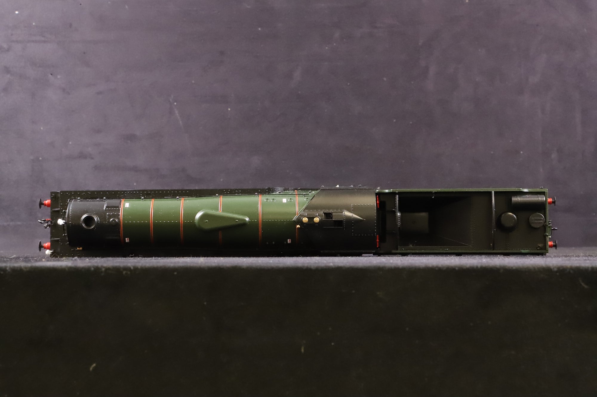 Bachmann OO 35-203ZSF LNER V2 Class '60964' 'Durham Light Infantry' BR Lined Green L/C Excl. Rails DCC Sound