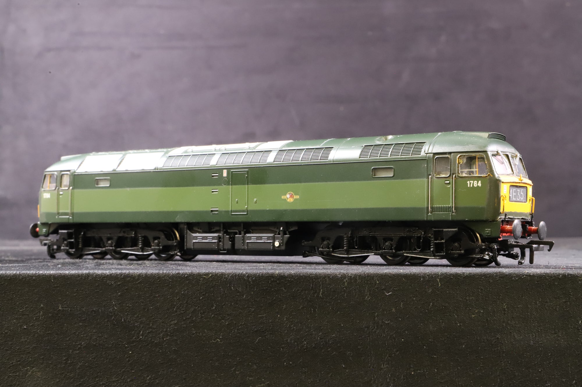 Bachmann OO 32-801 Class 47/0 '1764' BR Two Tone Green Full Yellow Ends