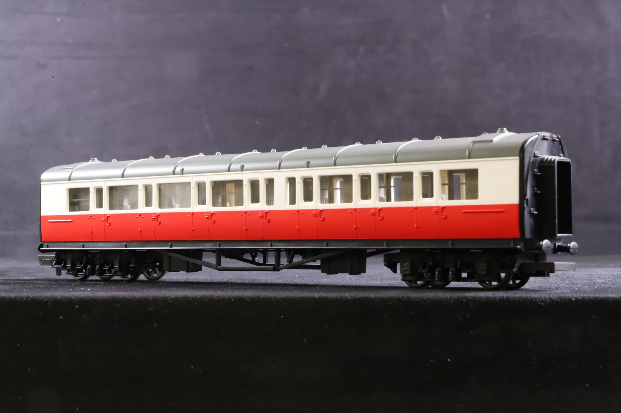 Hornby OO R9051/ R9052 Thomas & Friends Rake Of 5 James' Coaches