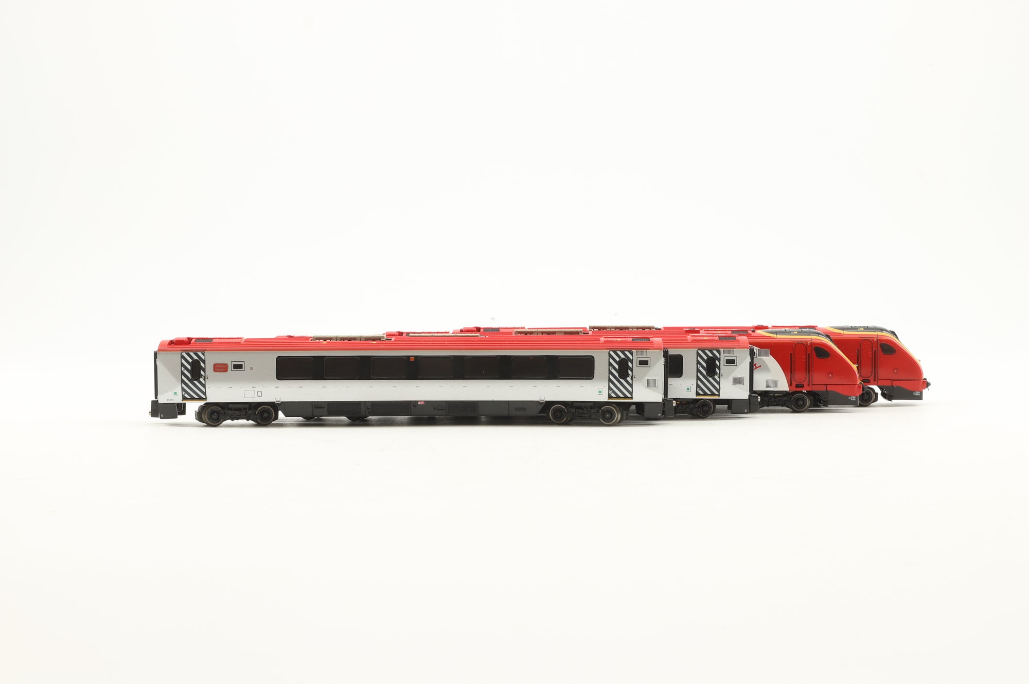 Dapol N ND063G Class 220 4 Car Midland Voyager DMU '220 016' 'Midland Voyager', Virgin Trains livery