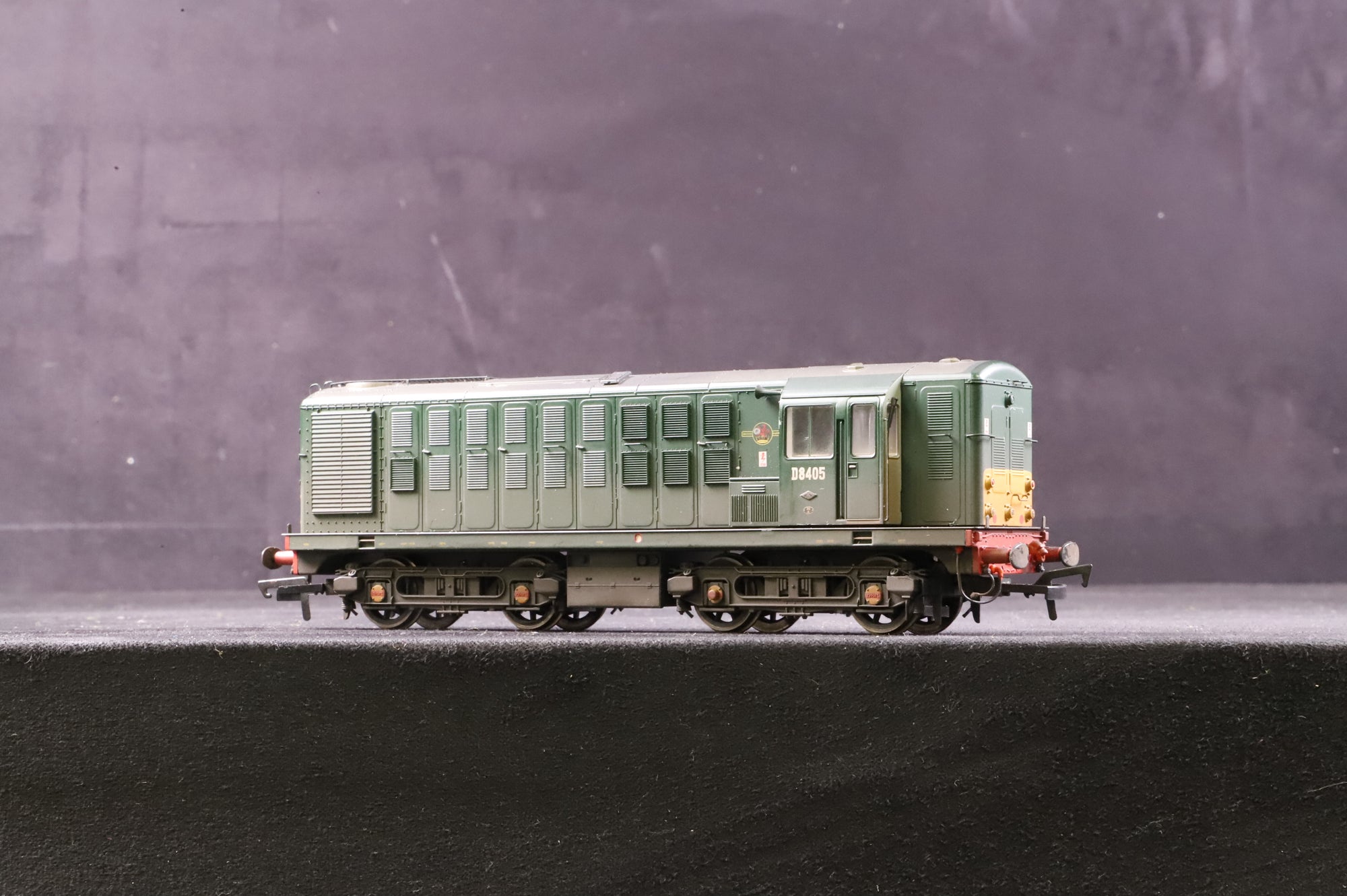 Heljan OO 16051 Class 16 D8405 in BR Green - Weathered