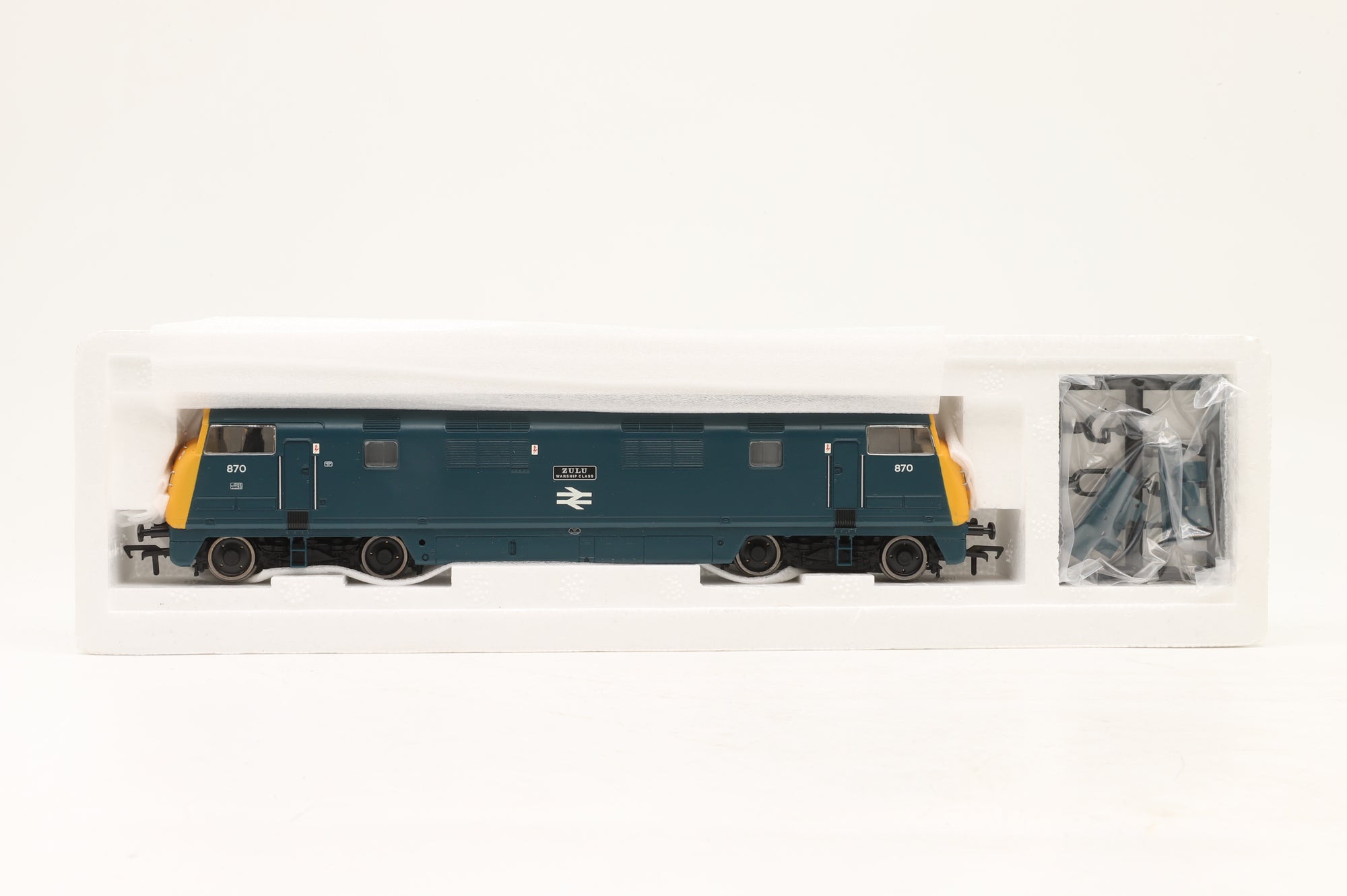 Bachmann OO 32-057 Class 42 Warship D870 'Zulu' in BR Blue