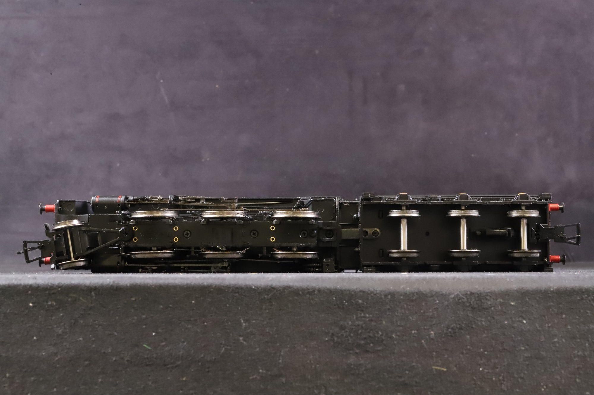 Bachmann OO 32-953DC Standard 4MT 76020 in Lined BR Black w/ BR2B Tender & Early Crests