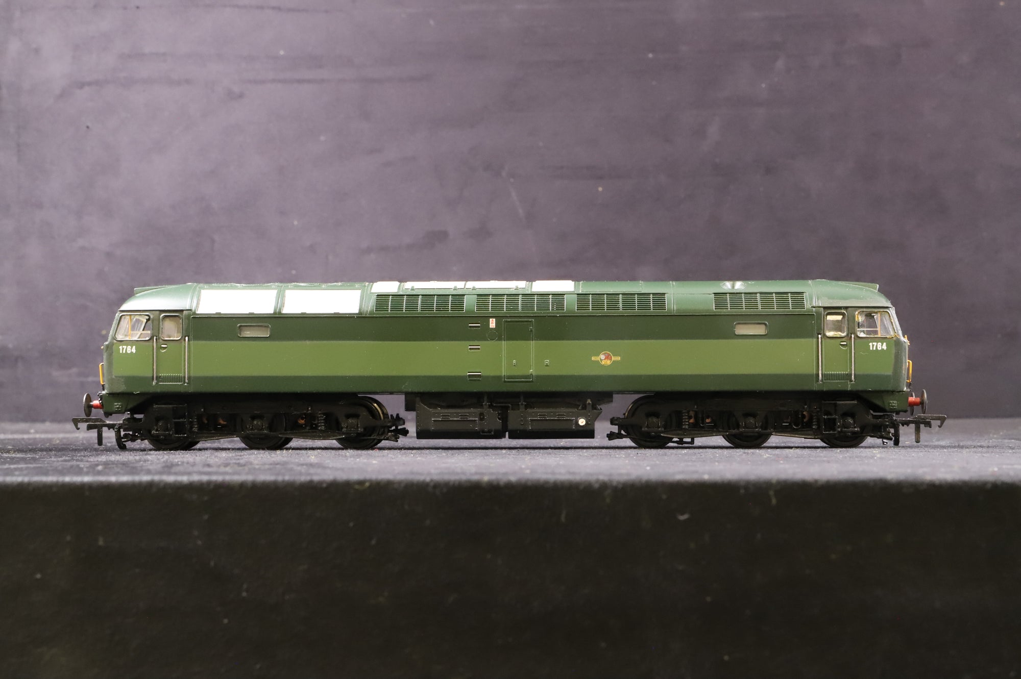 Bachmann OO 32-801 Class 47/0 '1764' BR Two Tone Green Full Yellow Ends
