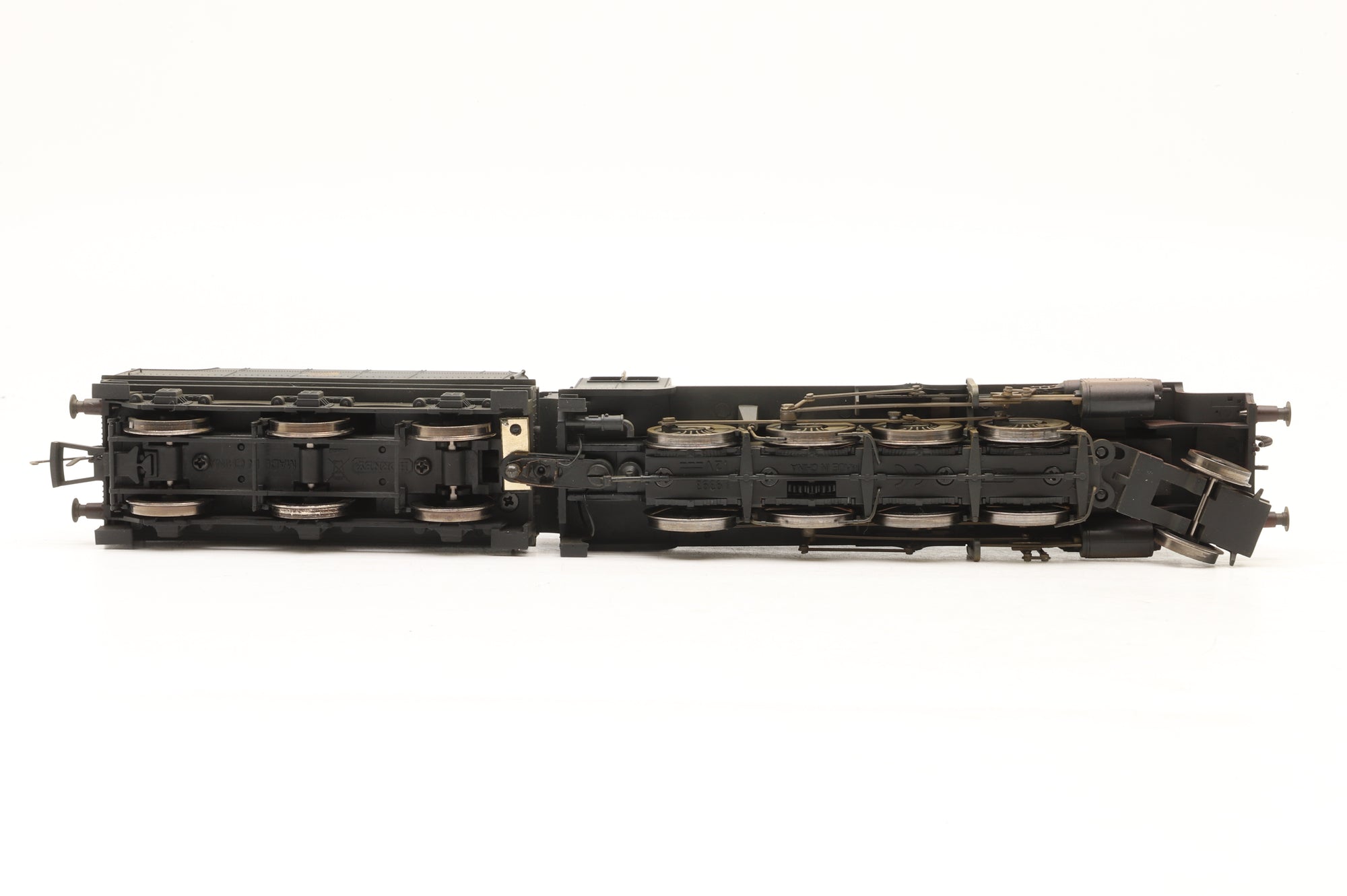 Hornby OO R3026 Class 8F '48706' BR Black L/C Weathered