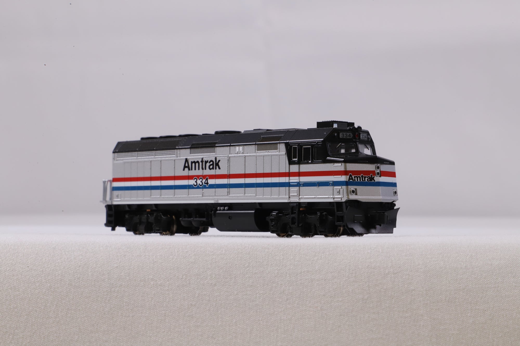 Kato N 176-9006 F40PH Amtrak Phase 3 '334' Diesel Locomotive