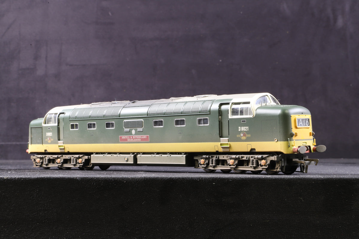 Bachmann OO 32-525Y Class 55 Deltic D9021 &#39;Argyll &amp; Sutherland&#39; in BR Green - Weathered