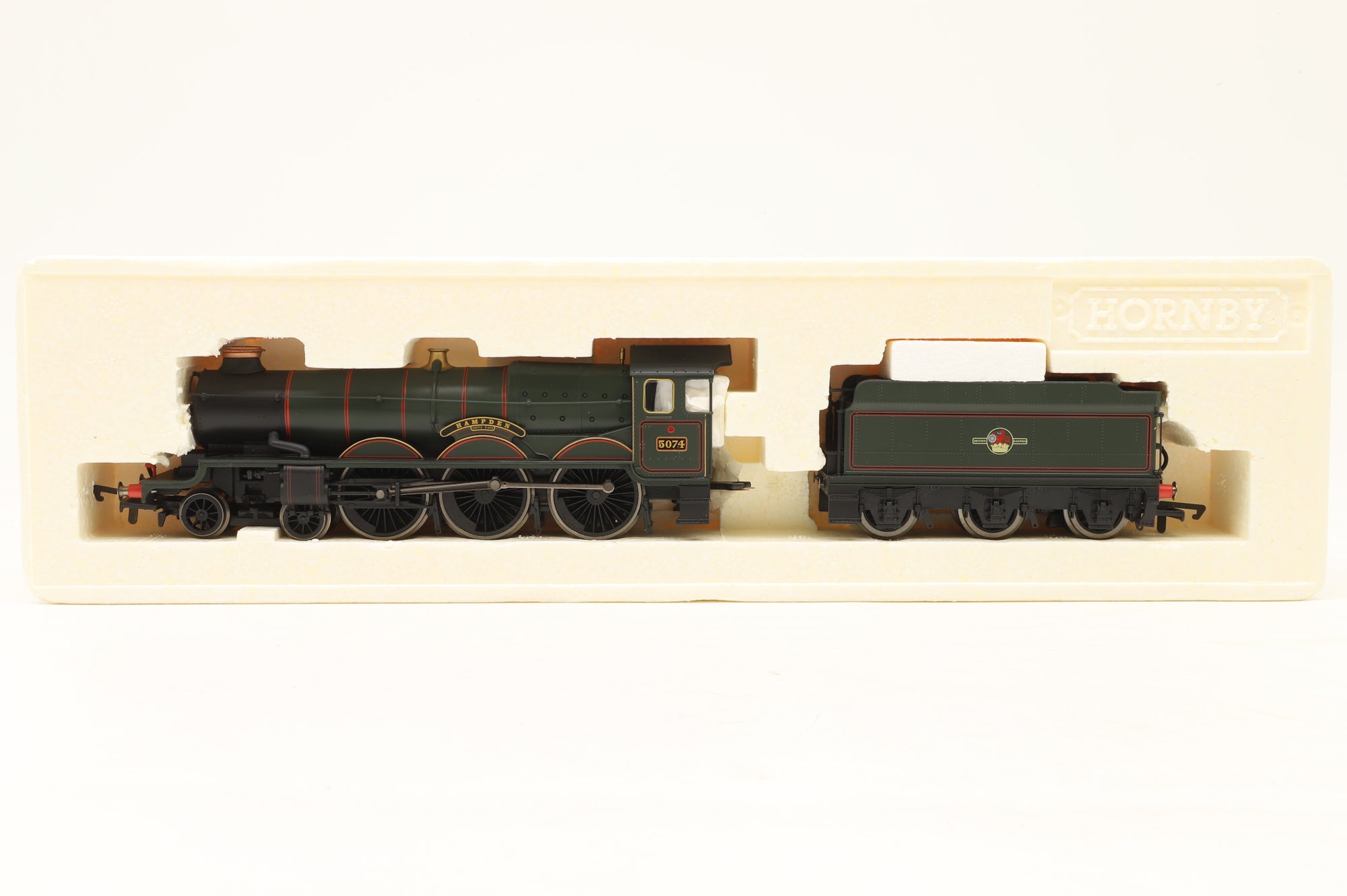 Hornby OO R2424 Castle Class '5074' 'Hampden Castle' BR Lined Green L/C