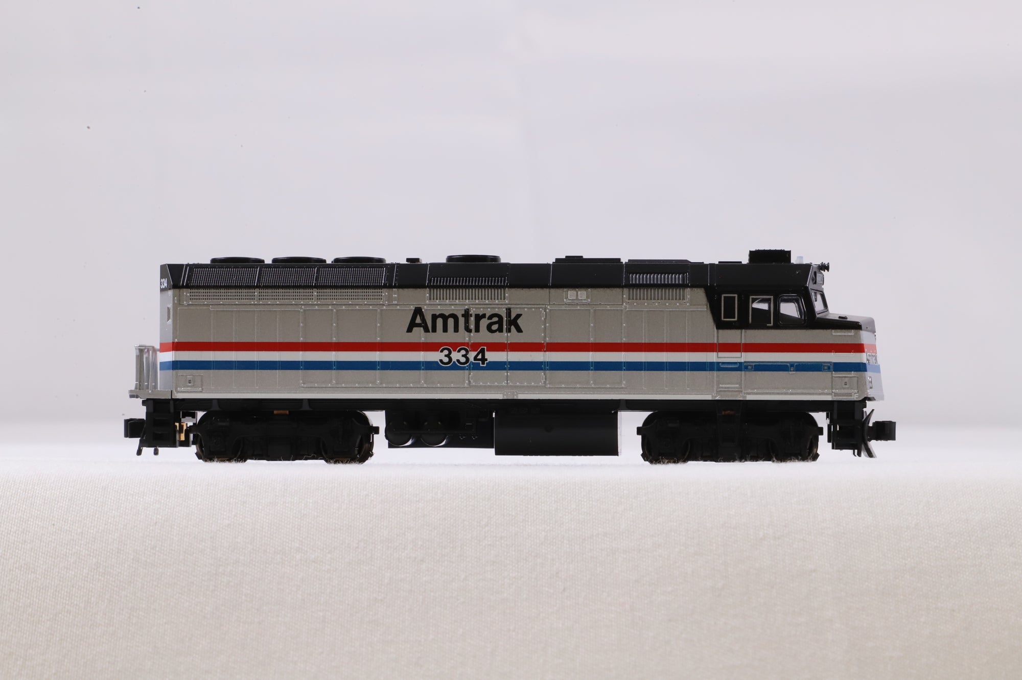 Kato N 176-9006 F40PH Amtrak Phase 3 '334' Diesel Locomotive