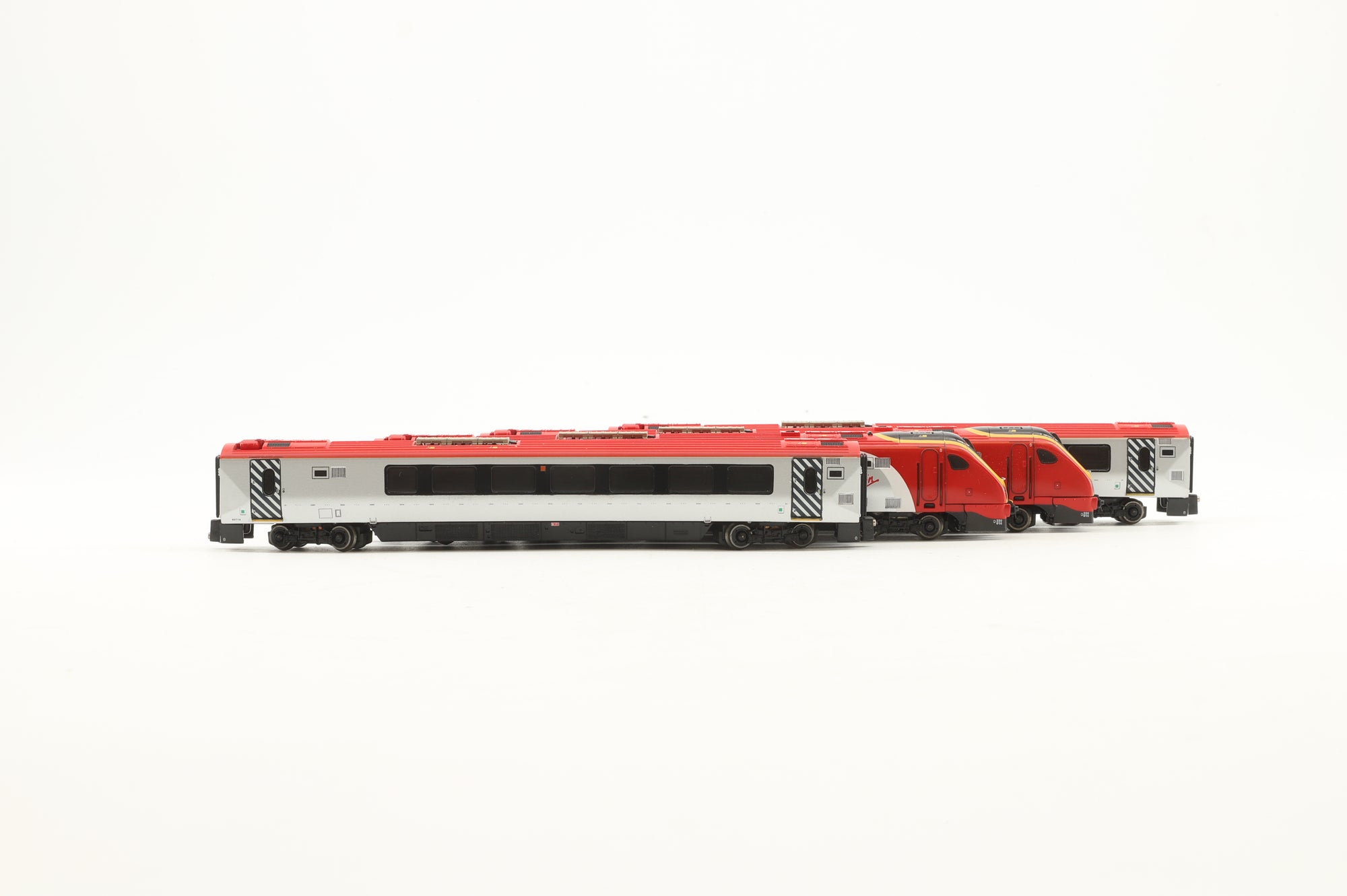 Dapol N ND063G Class 220 4 Car Midland Voyager DMU '220 016' 'Midland Voyager', Virgin Trains livery