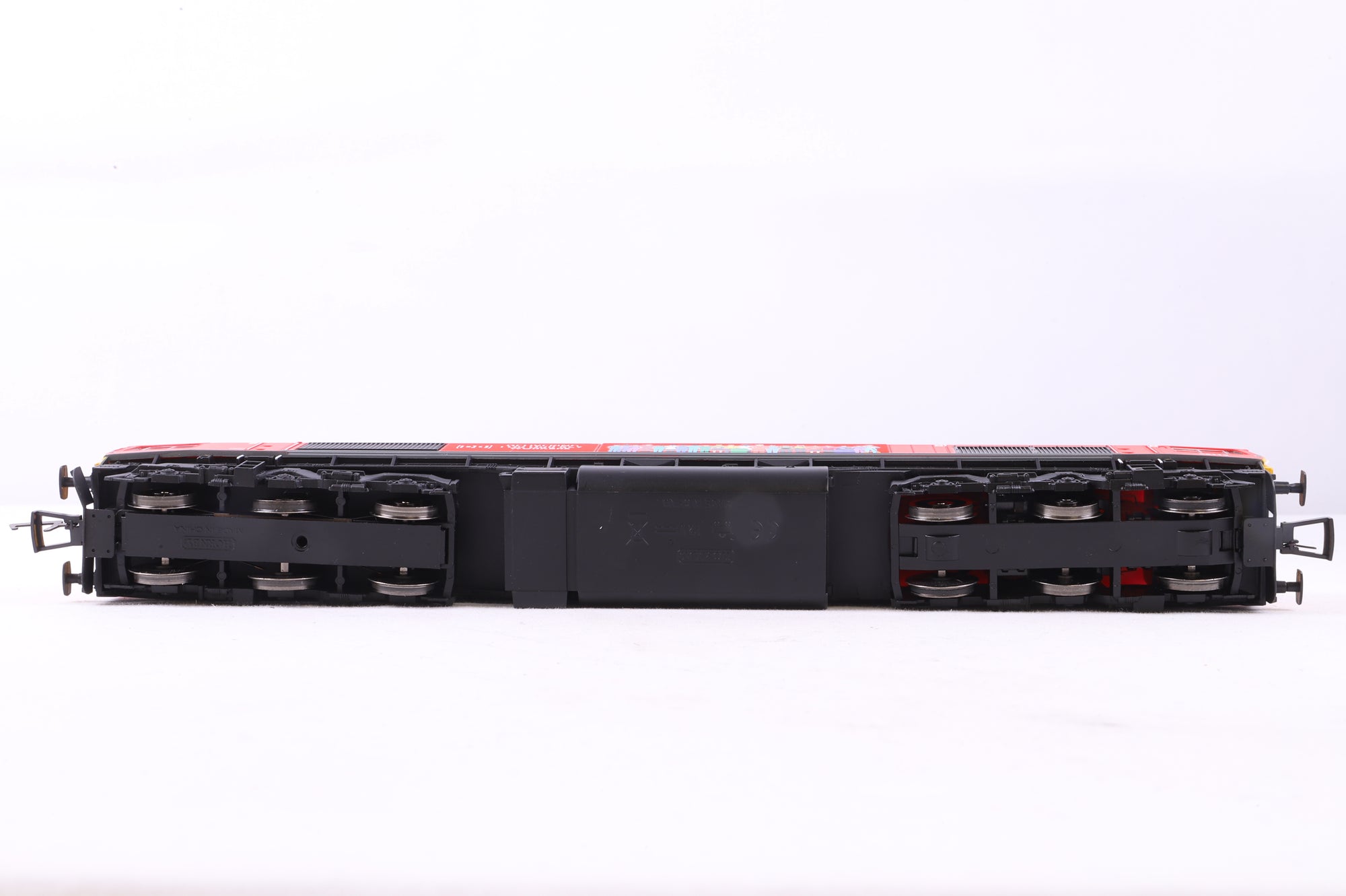 Hornby OO R30074 DB Cargo UK Class 66 Co-Co 'Delivering For Our Key Workers' '66113'