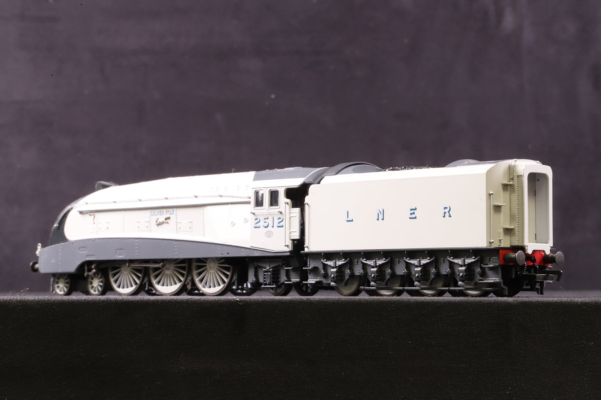 Dapol Black Label OO BL-001-005 Class A4 '2512' 'Silver Fox' LNER Silver DCC Sound & Smoke
