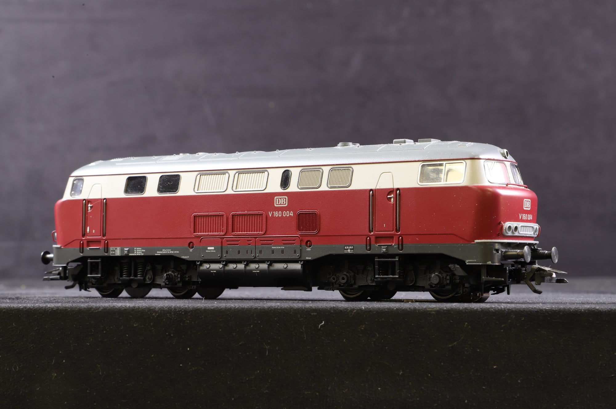 Marklin HO 37741 BR V160 V160004 in DB Crimson/Cream - UNTESTED