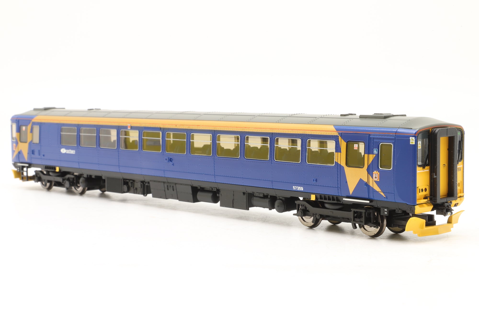 Hornby OO R2758 Class 153 DMU 153359 in Northern 'Star' Livery