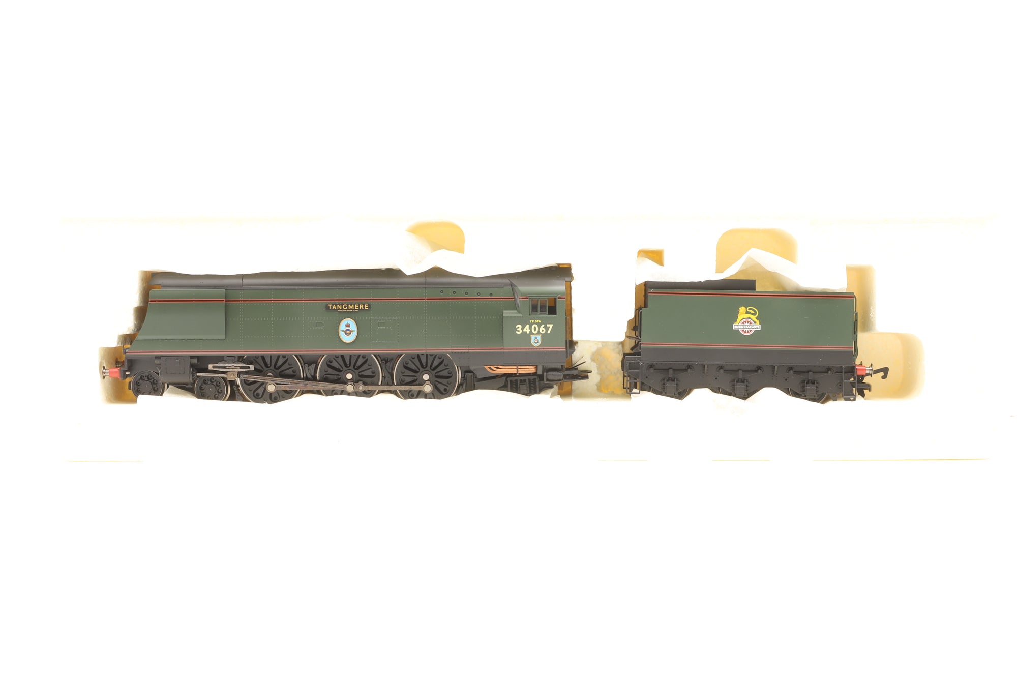 Hornby OO R2221 Battle Of Britain Class '34067' 'Tangmere' BR Lined Green E/C