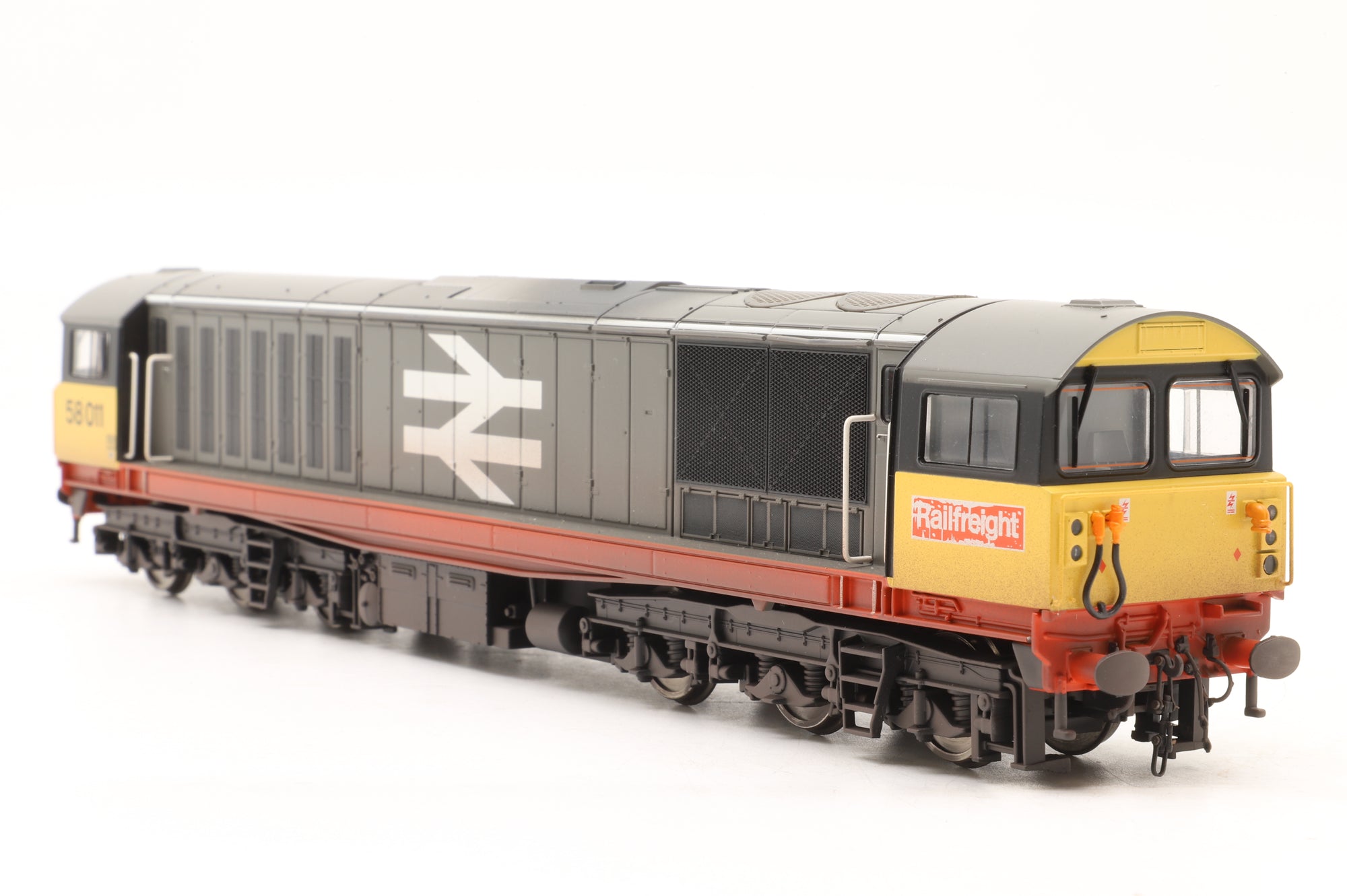 EFE/Heljan OO E84005 Class 58 58011 in BR Railfreight Grey (Red Stripe) – Weathered