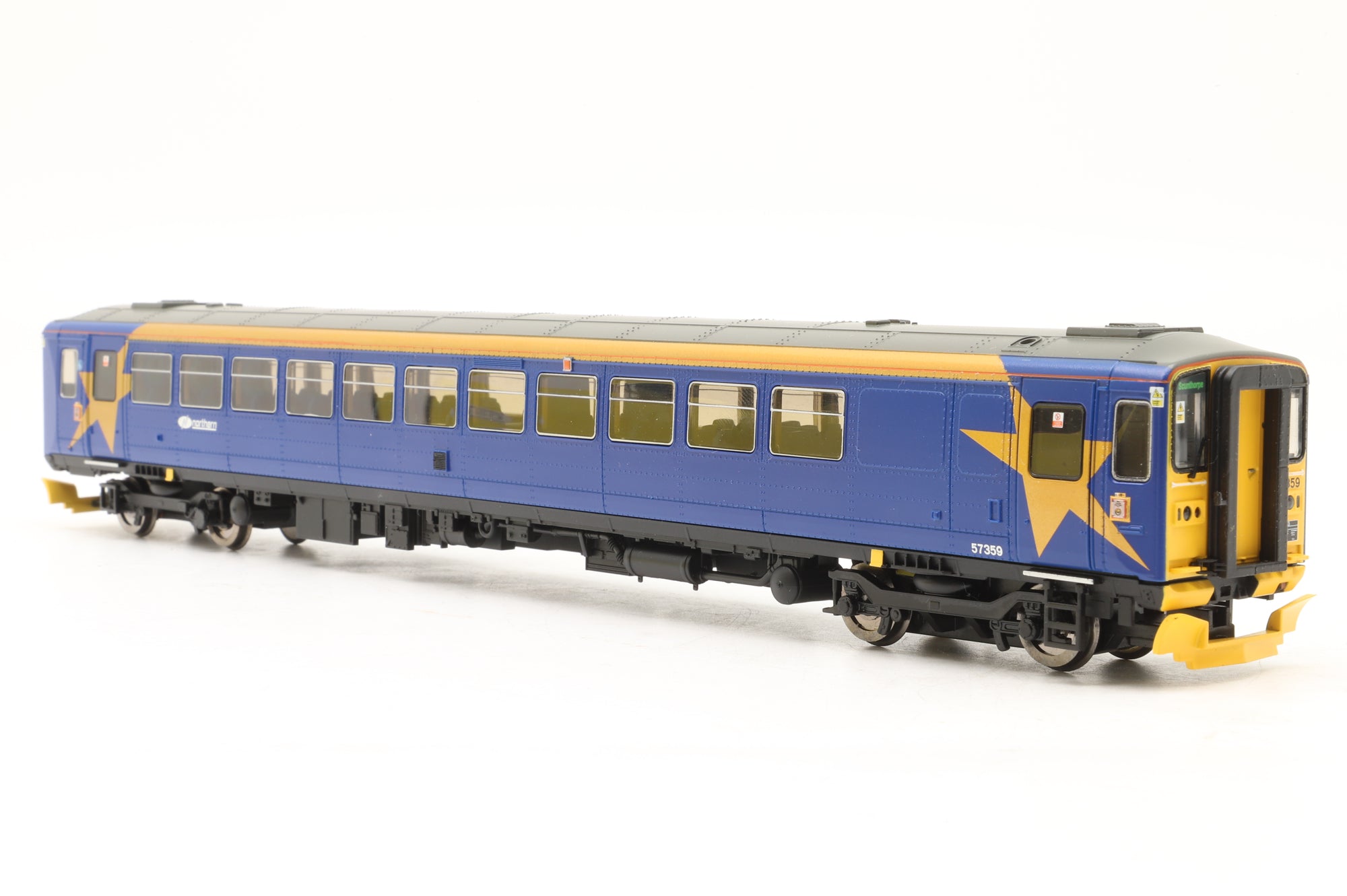 Hornby OO R2758 Class 153 DMU 153359 in Northern 'Star' Livery