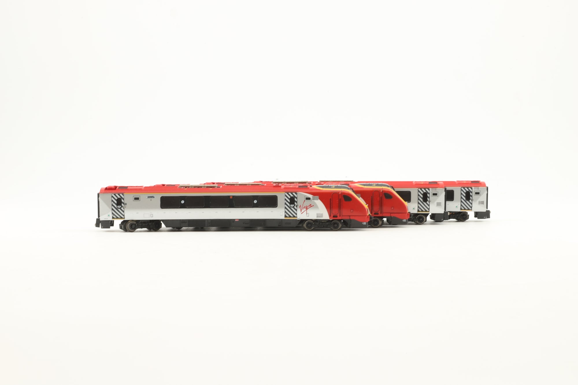 Dapol N ND063G Class 220 4 Car Midland Voyager DMU '220 016' 'Midland Voyager', Virgin Trains livery