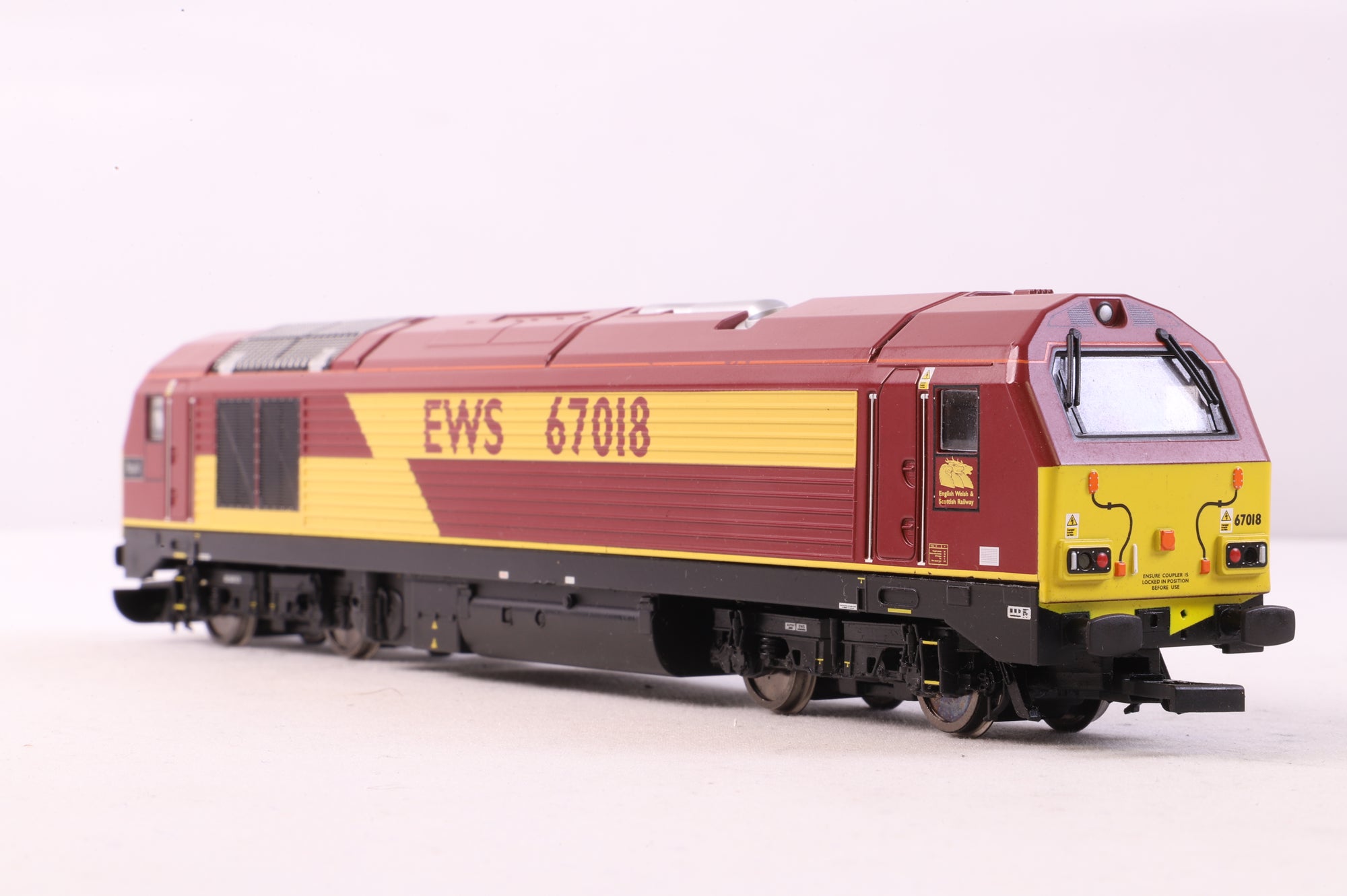 Hornby OO R2764 EWS Bo-Bo Class 67 '67018' 'Rapid'