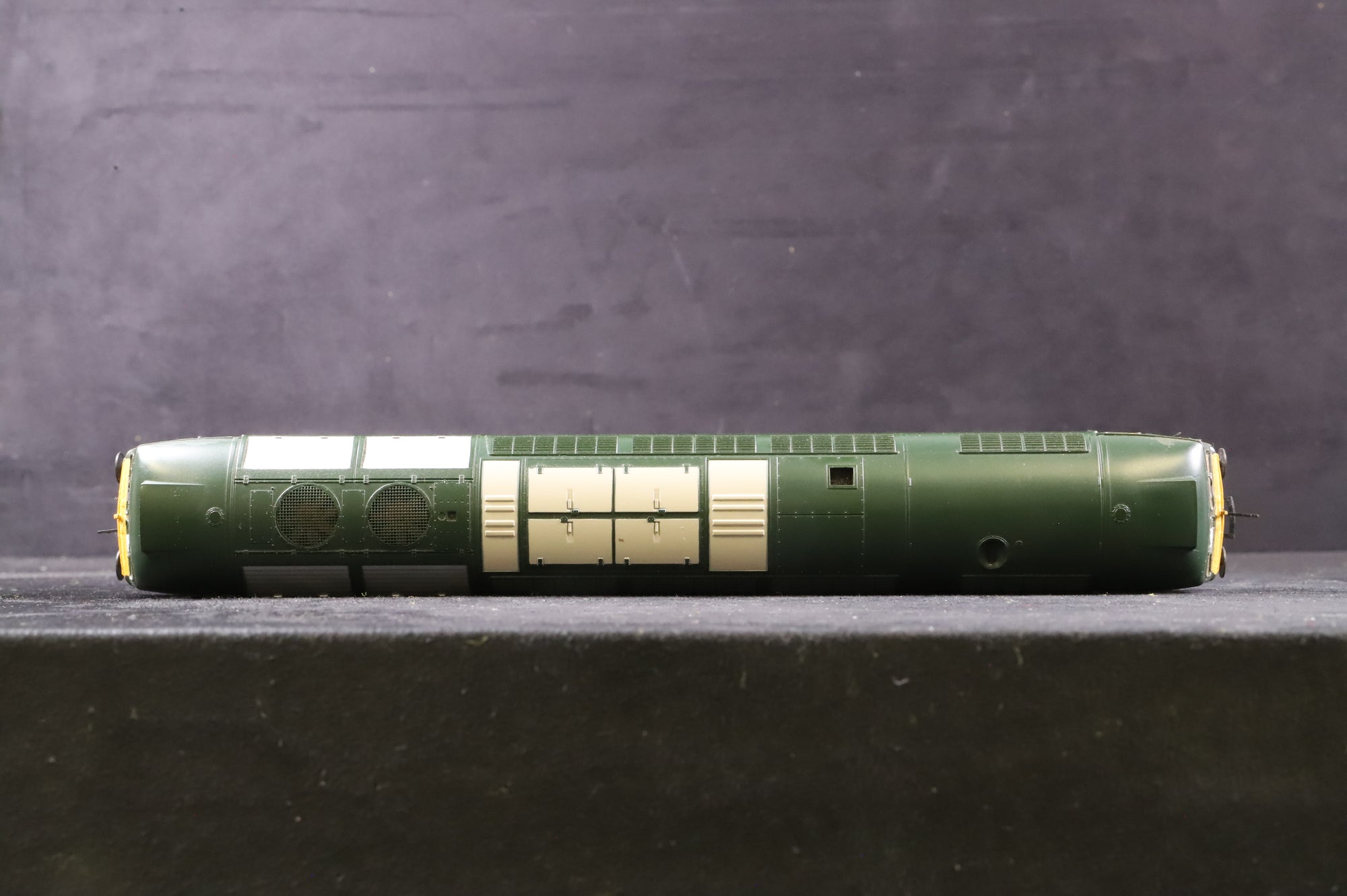 Bachmann OO 32-801 Class 47/0 '1764' BR Two Tone Green Full Yellow Ends