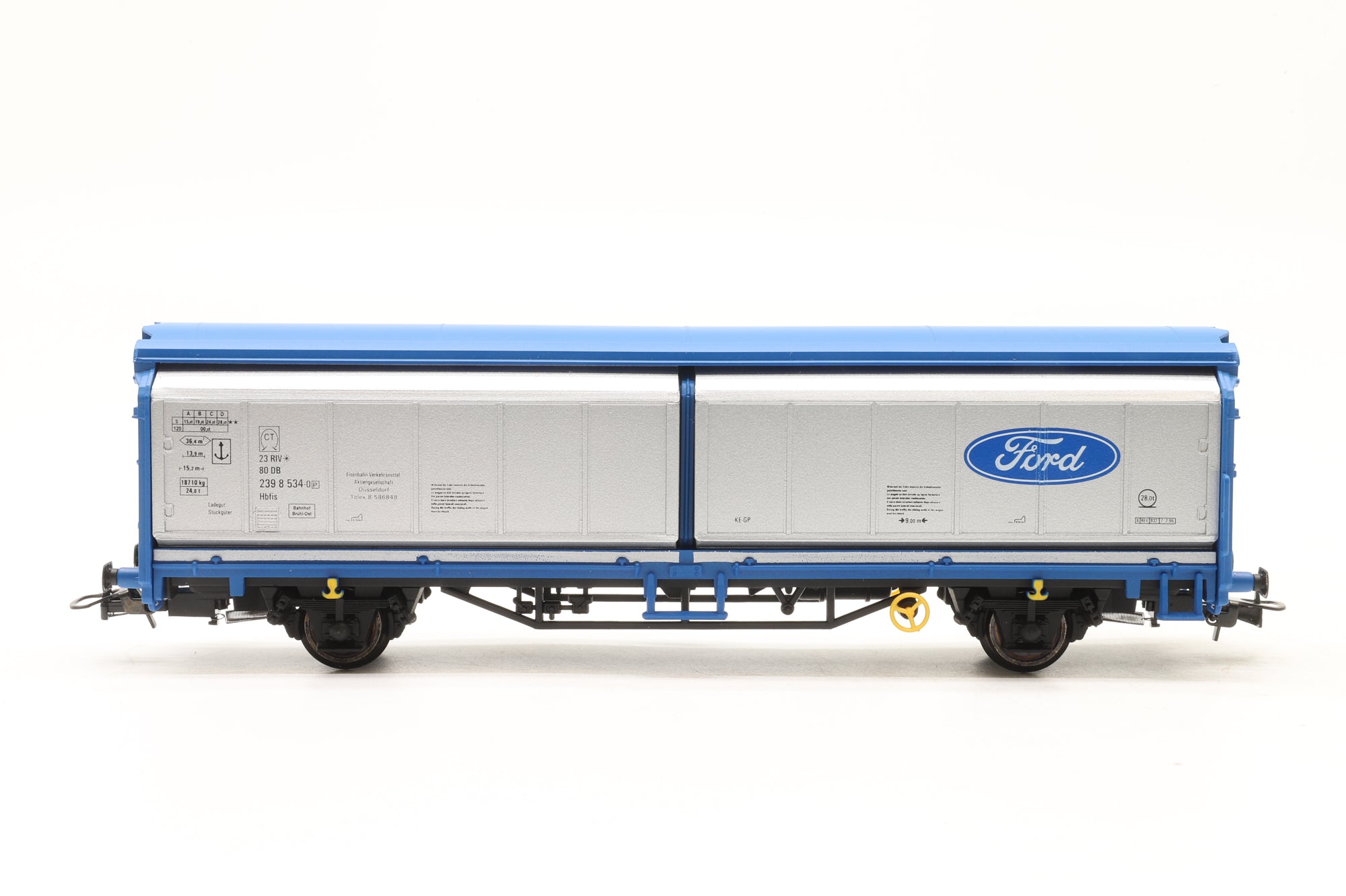 Electrotren HO 1582/3/6/7K Rake of 4x Ford Vans