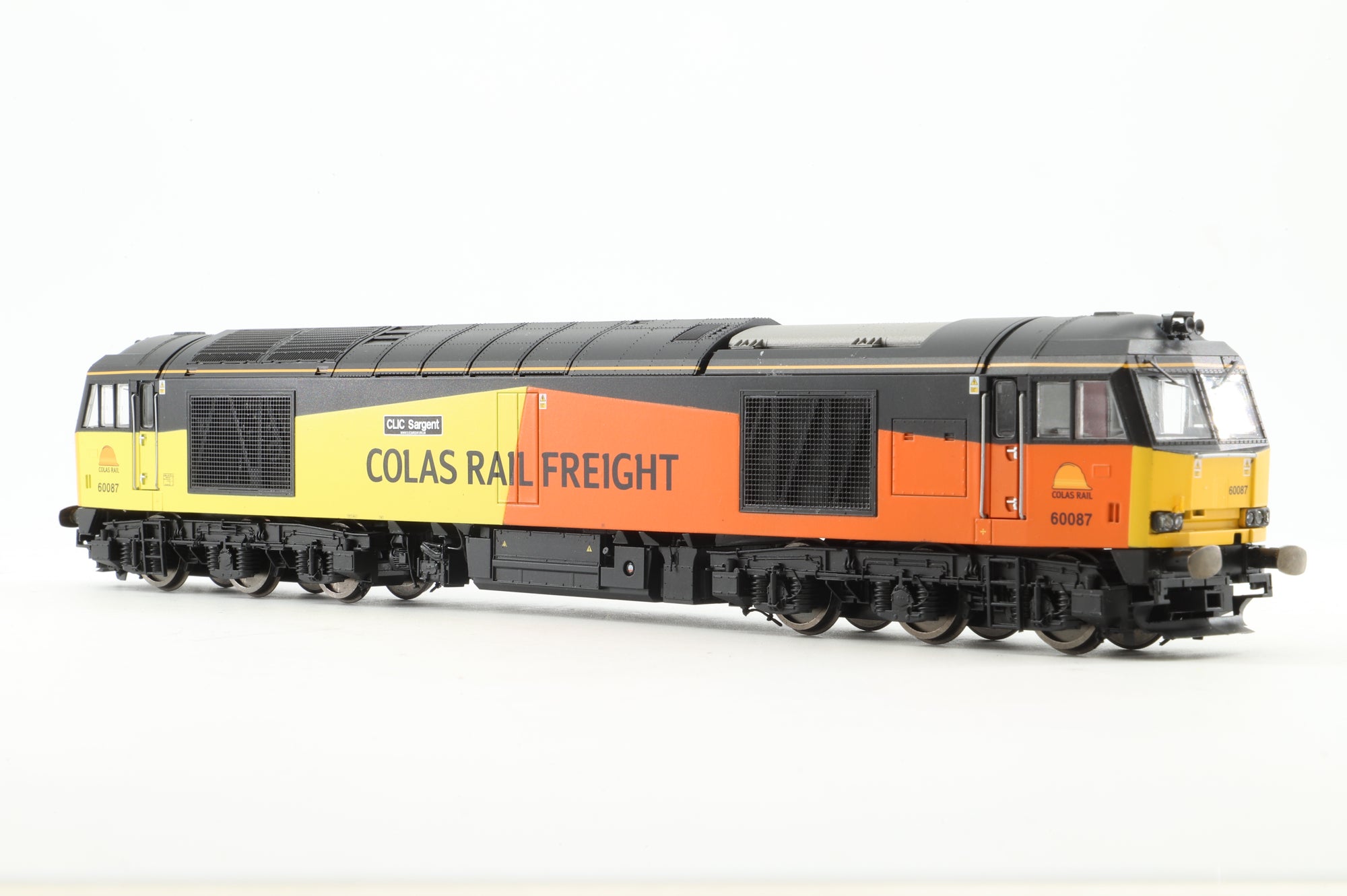 Hornby OO R3572 Class 60 60087 'CLIC Sargent' in Colas Livery
