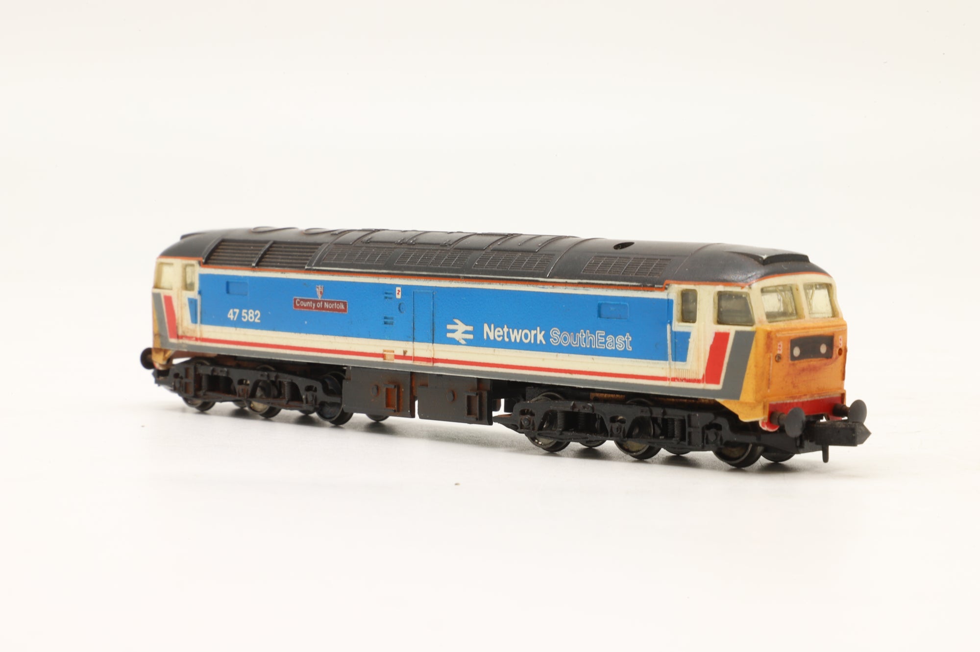 WORKSHOP Graham Farish N 8018 in Class 47 47582 'County of Norfolk' in NSE Livery - Weathered
