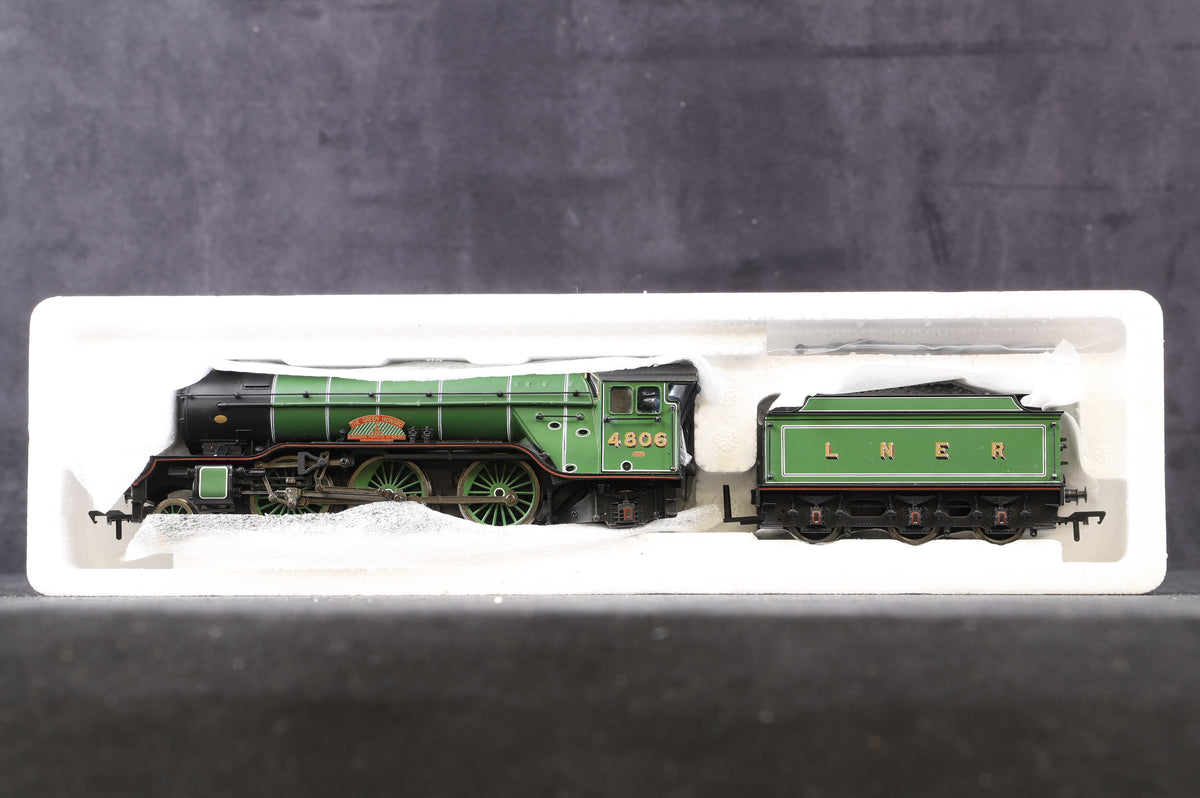 Bachmann OO 31-560 Class V2 &#39;4806&#39; &#39;Green Howard&#39; LNER Darlington Green Stepped Tender