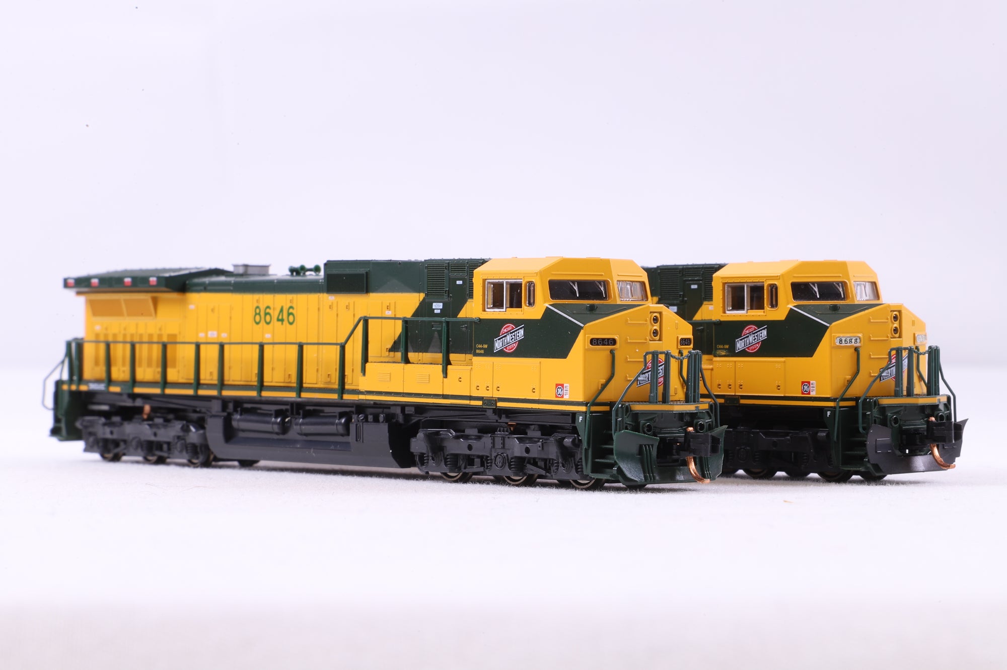 Kato N 106-2451 C44-9W Chicago & North Western 'Dynamic Duo' '8646' & '8688'