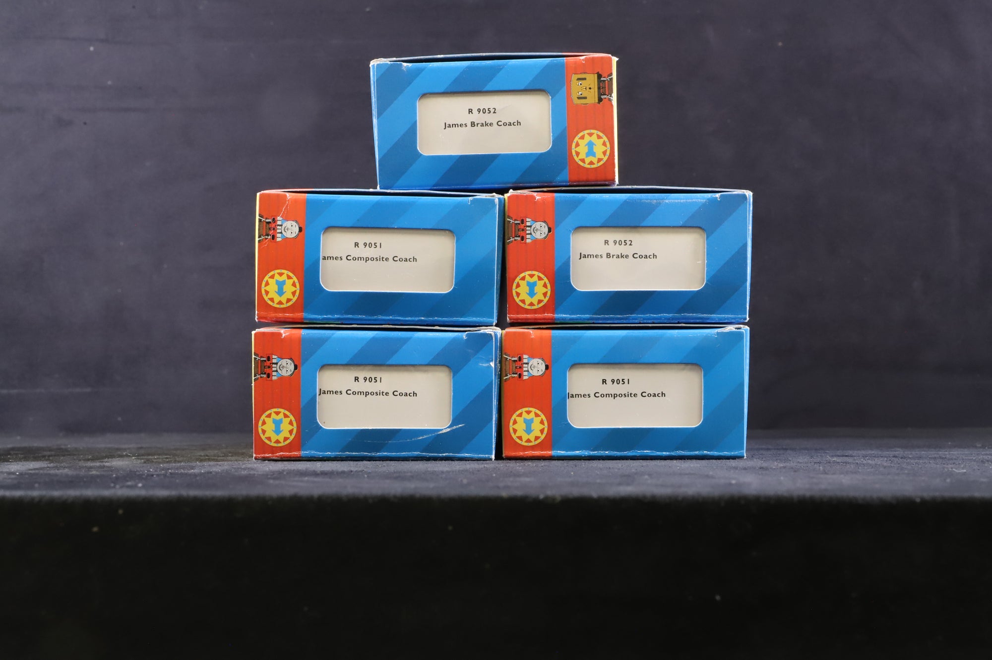 Hornby OO R9051/ R9052 Thomas & Friends Rake Of 5 James' Coaches