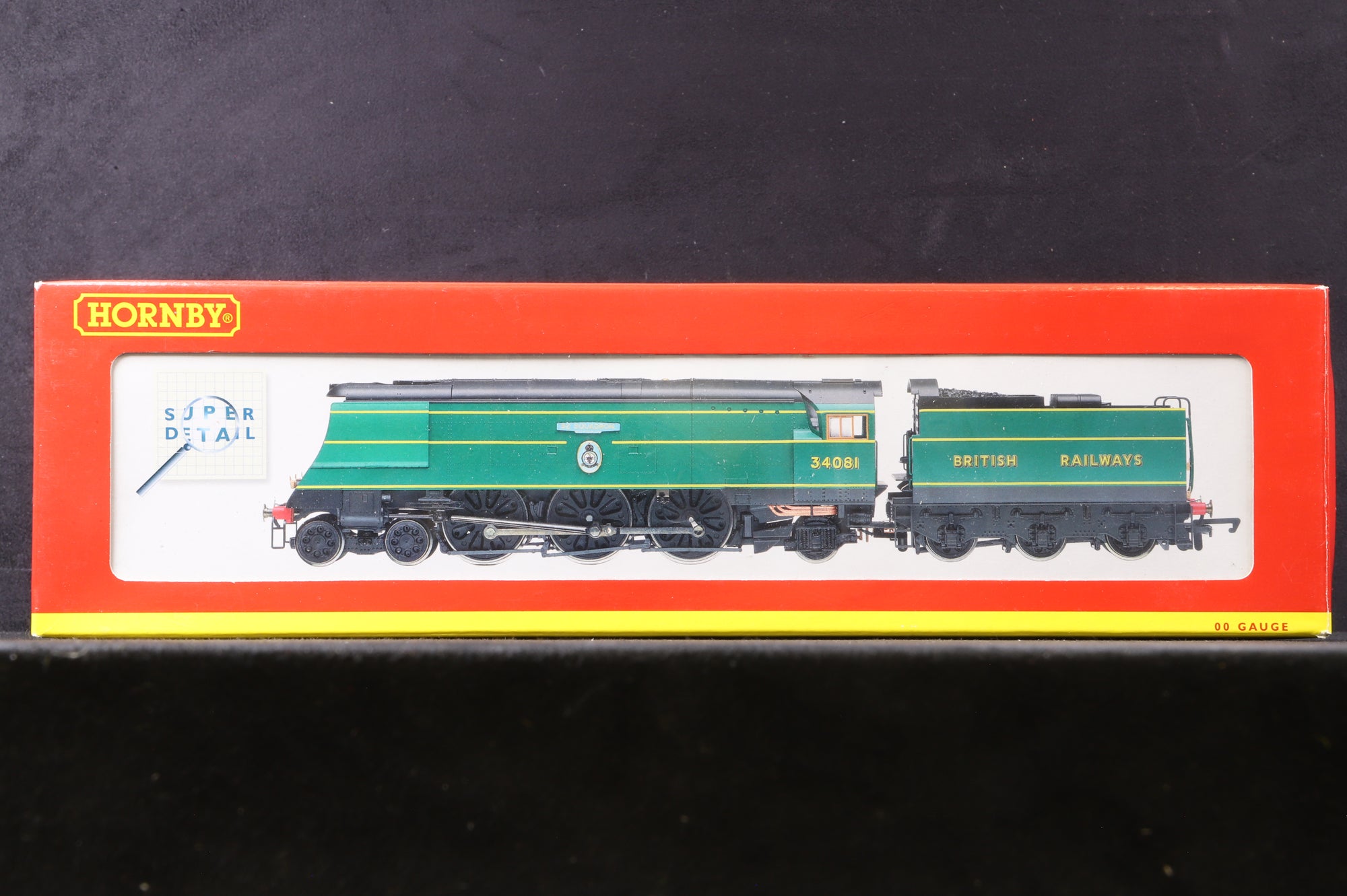 Hornby OO R2220 Battle of Britain '34081' '92 Squadron' BR Malachite Green