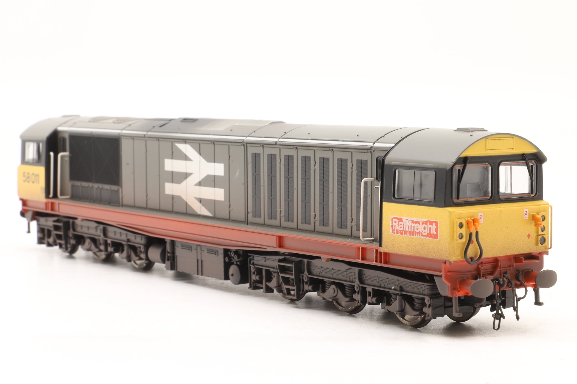 EFE/Heljan OO E84005 Class 58 58011 in BR Railfreight Grey (Red Stripe) – Weathered