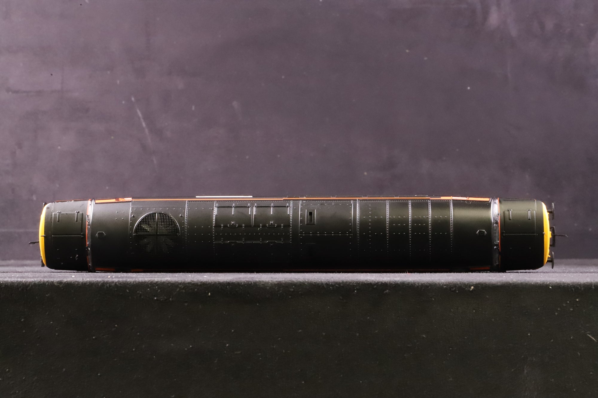 Bachmann OO 32-390Y (1/2 Locos from Pack) Class 37 37713 in Loadhaul Black/Yellow