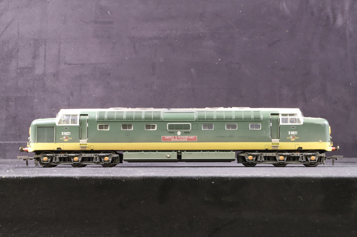 Bachmann OO 32-525Y Class 55 Deltic D9021 &#39;Argyll &amp; Sutherland&#39; in BR Green - Weathered