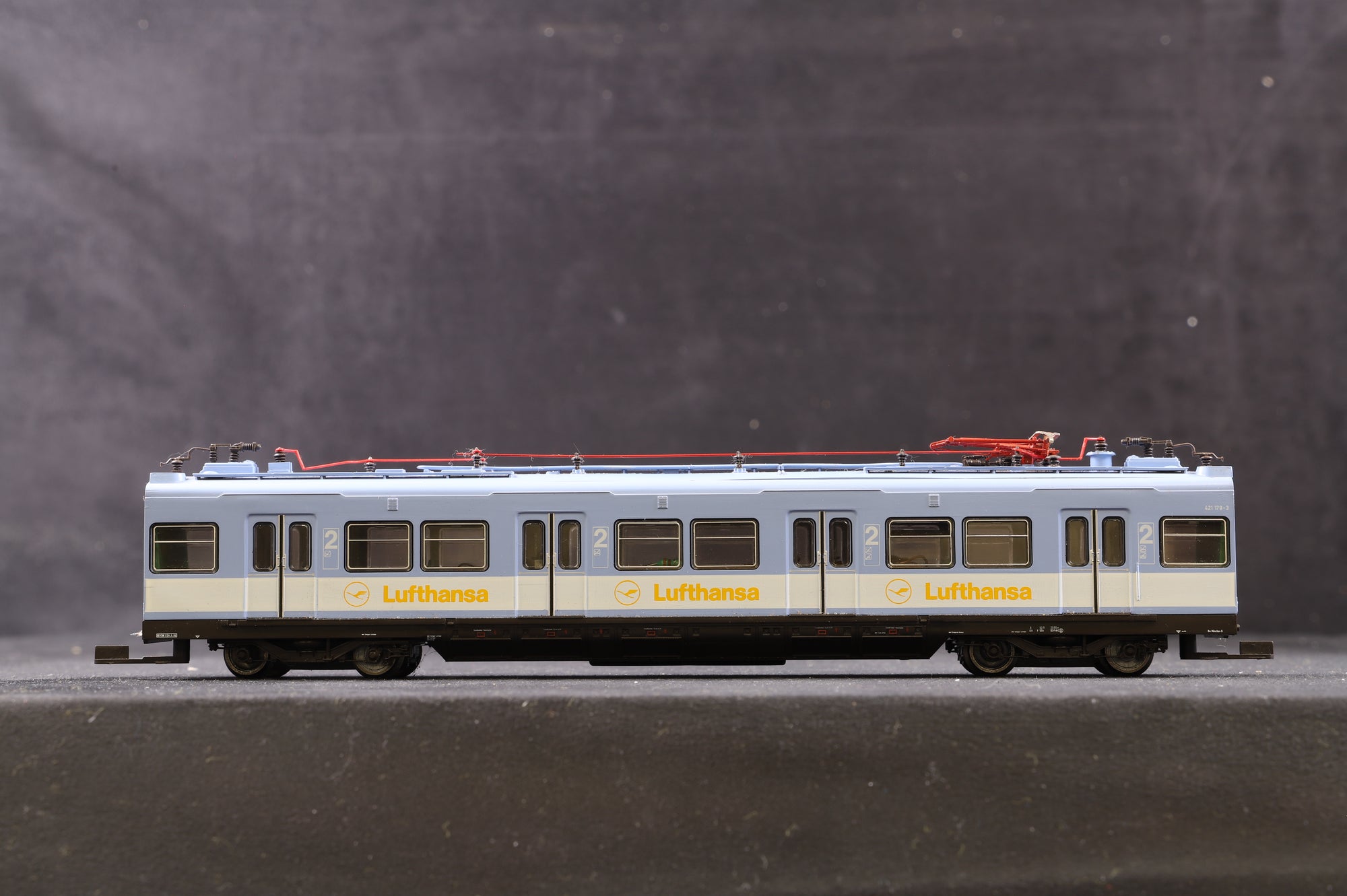 Roco HO DB BR 420 'Lufthansa Airport' 3-Car EMU