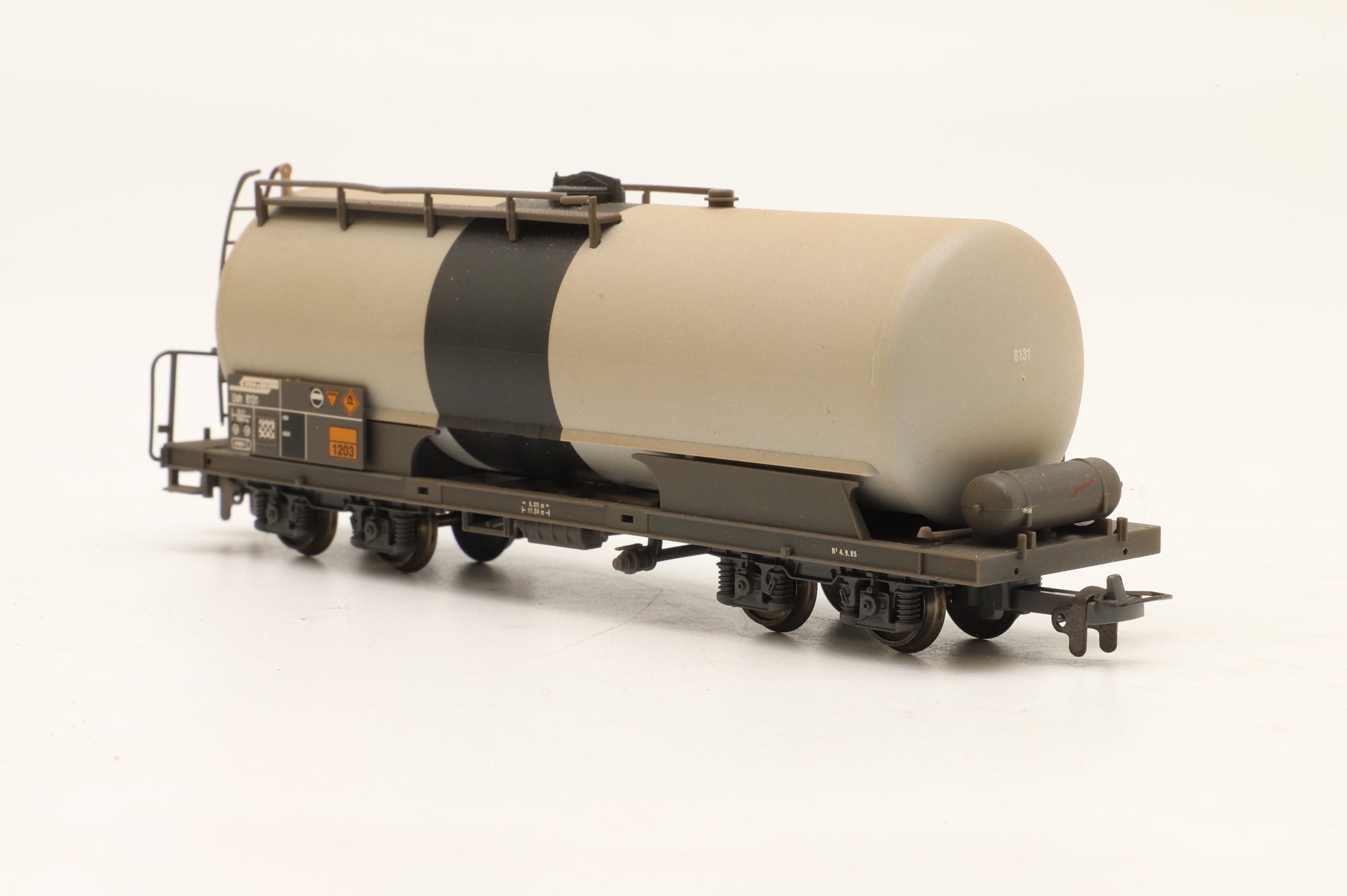 BEMO HOm Rake of 2x RhB Tank Wagons