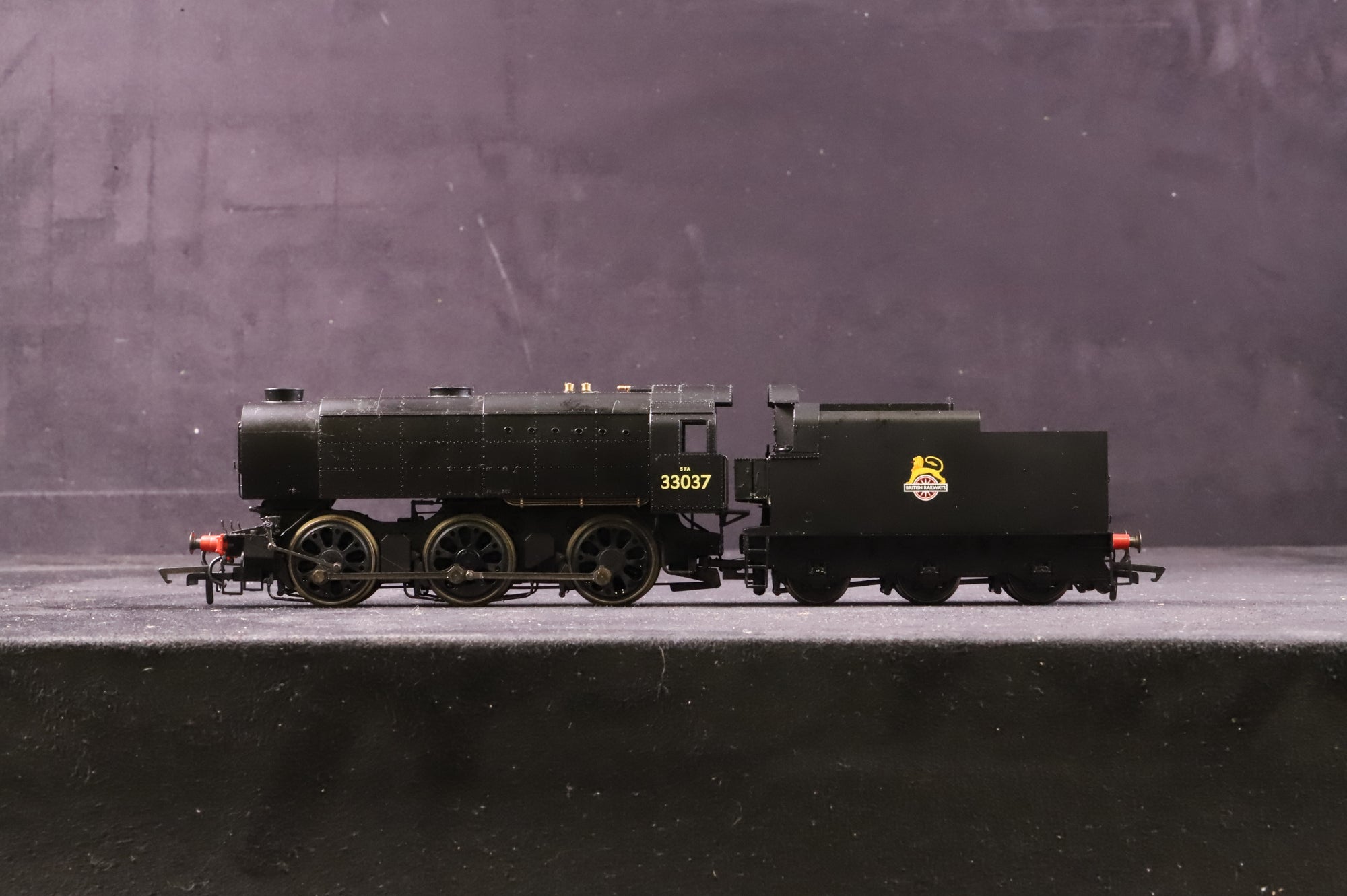 Hornby OO R2355 Class Q1 '33037' BR Black E/C