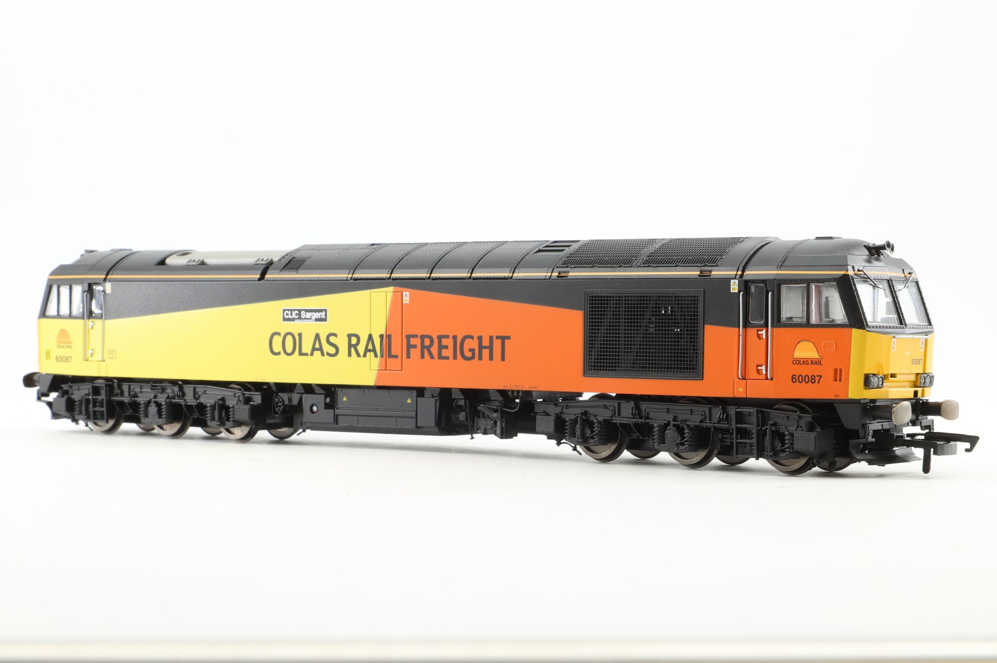 Hornby OO R3572 Class 60 60087 'CLIC Sargent' in Colas Livery