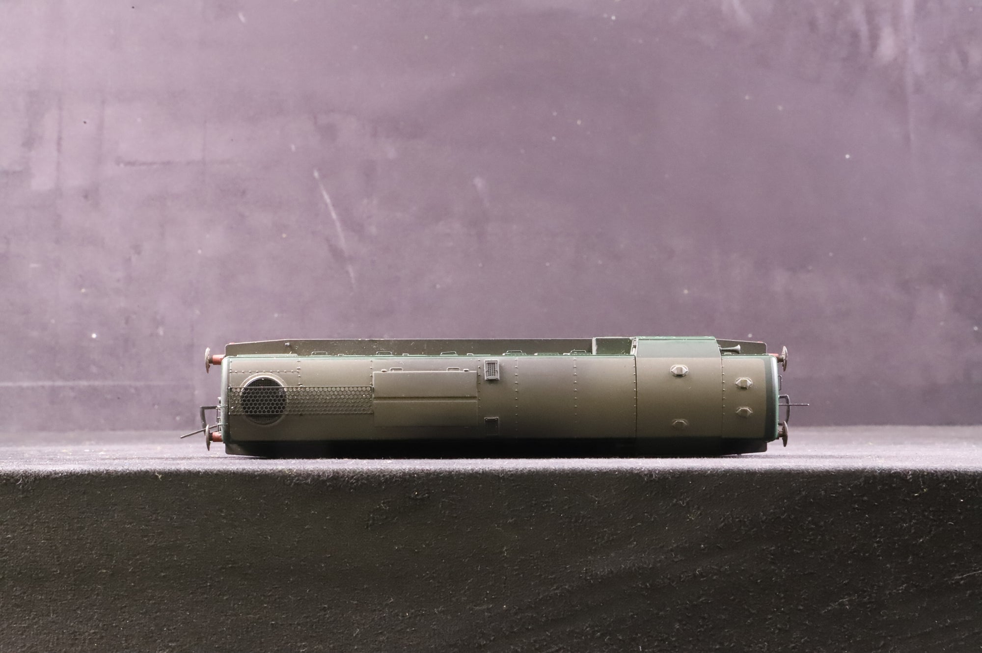 Heljan OO 16051 Class 16 D8405 in BR Green - Weathered